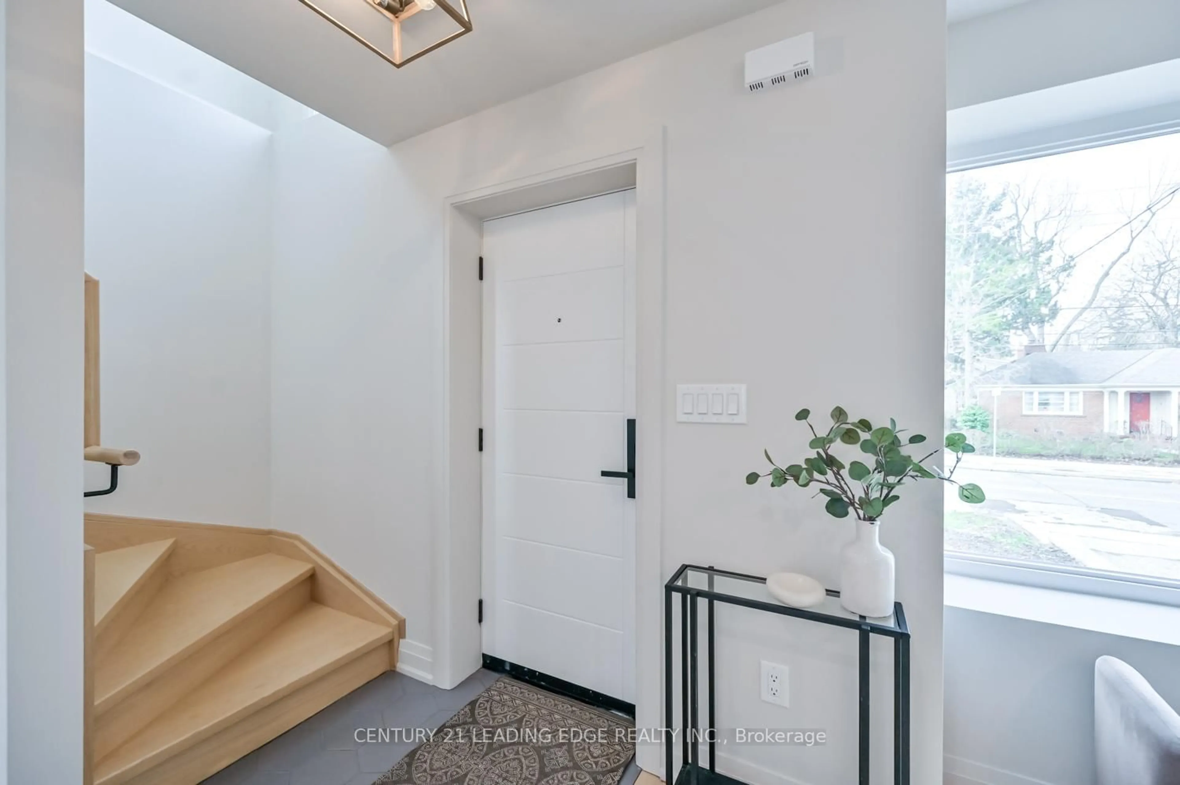 Indoor entryway for 227 Warden Ave, Toronto Ontario M1N 2Z6