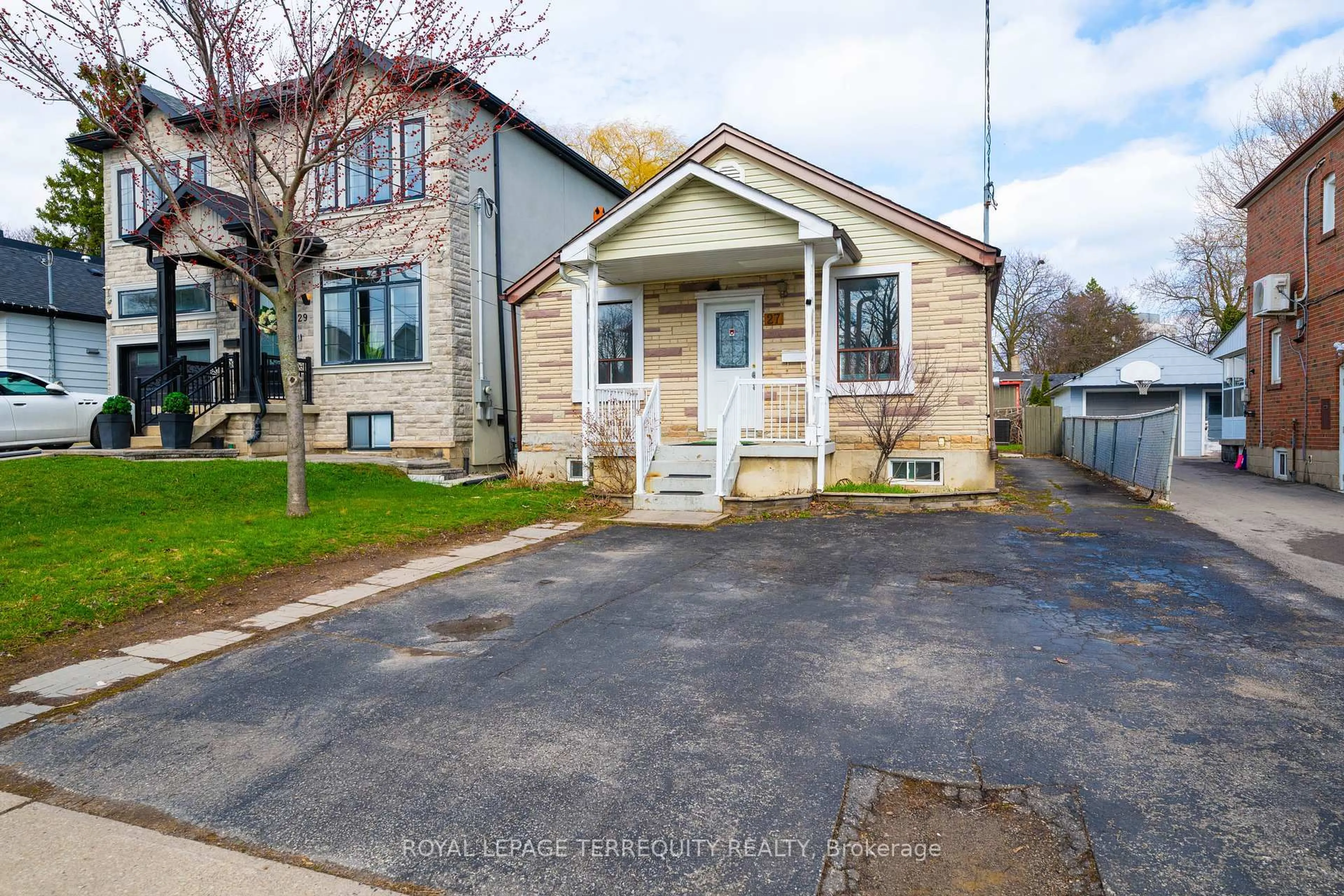 Unknown for 27 Phillip Ave, Toronto Ontario M1N 3P8