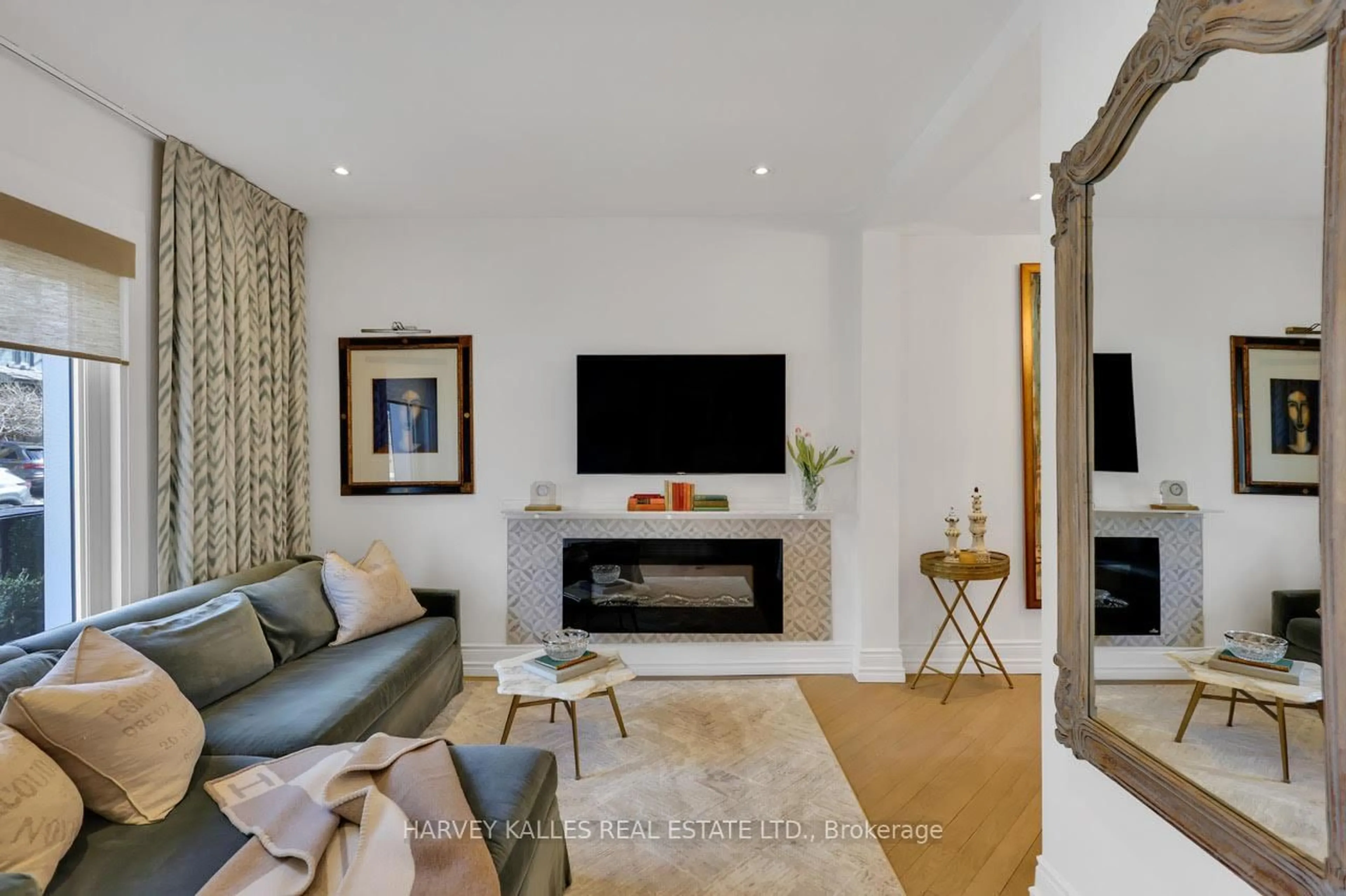 Living room with furniture, unknown for 130 Morse St, Toronto Ontario M4M 2P8