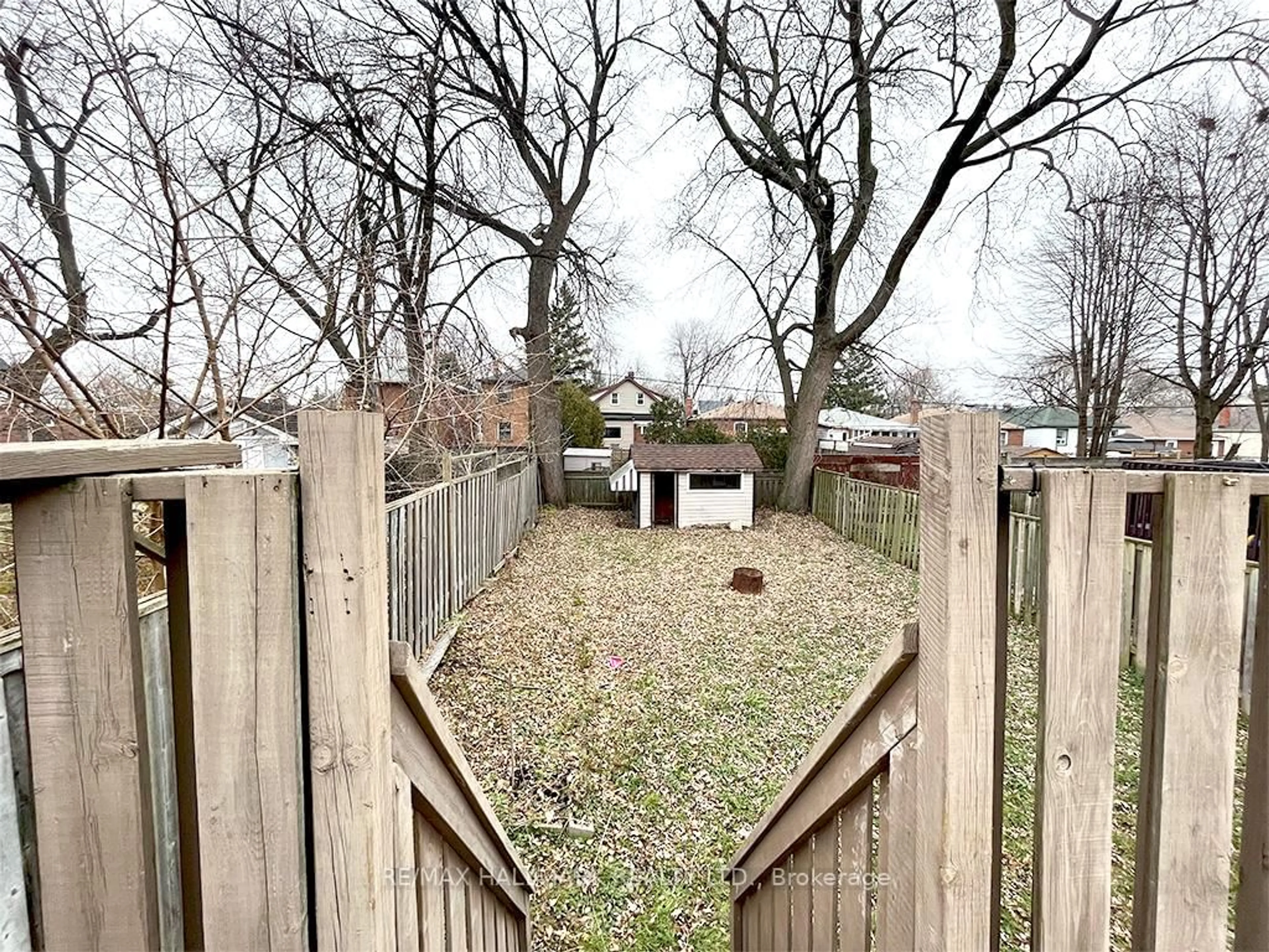 A pic from outside/outdoor area/front of a property/back of a property/a pic from drone, street for 67 Claremore Ave, Toronto Ontario M1N 3S1
