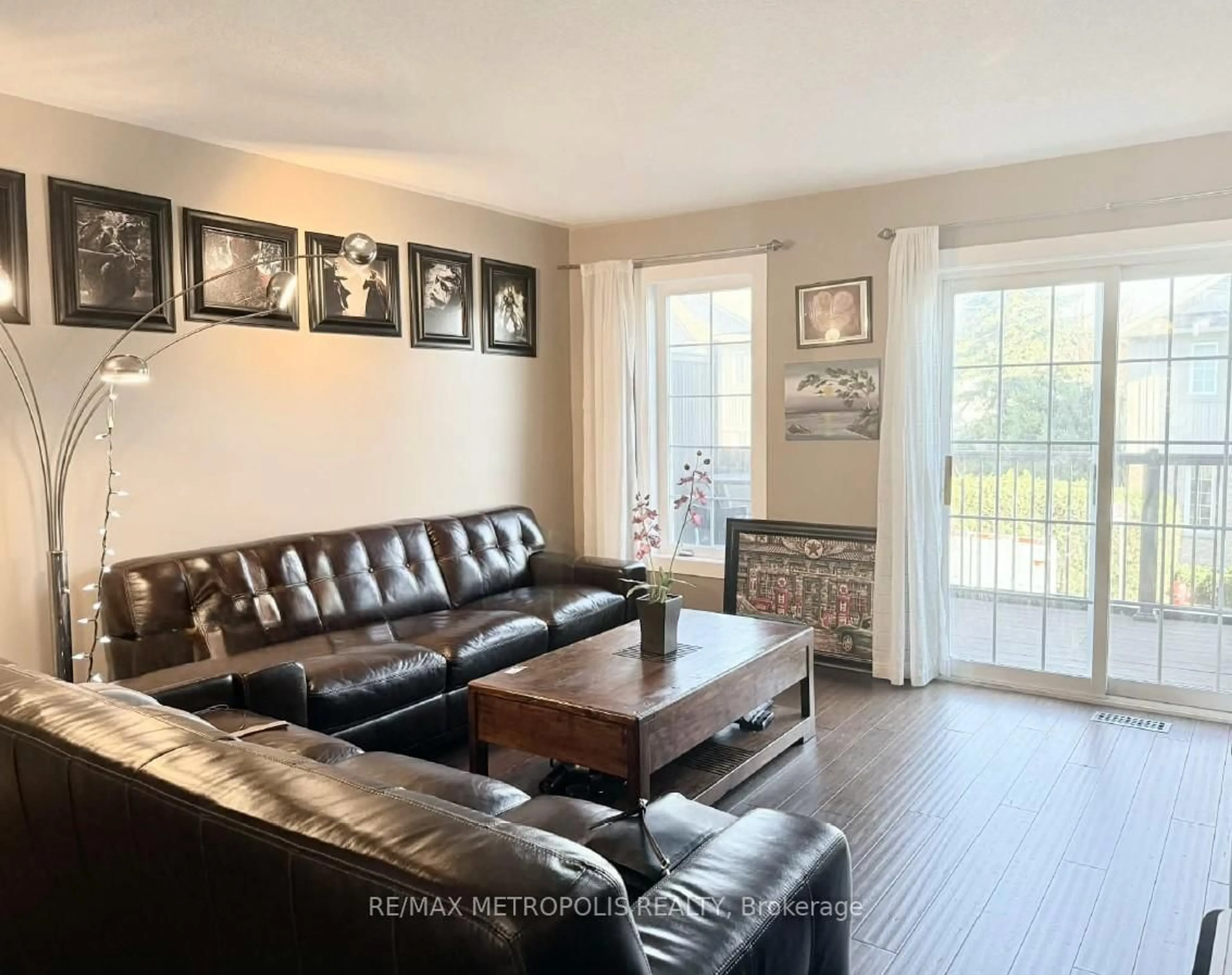 Living room with furniture, unknown for 1100 Begley St #32, Pickering Ontario L1W 4B3