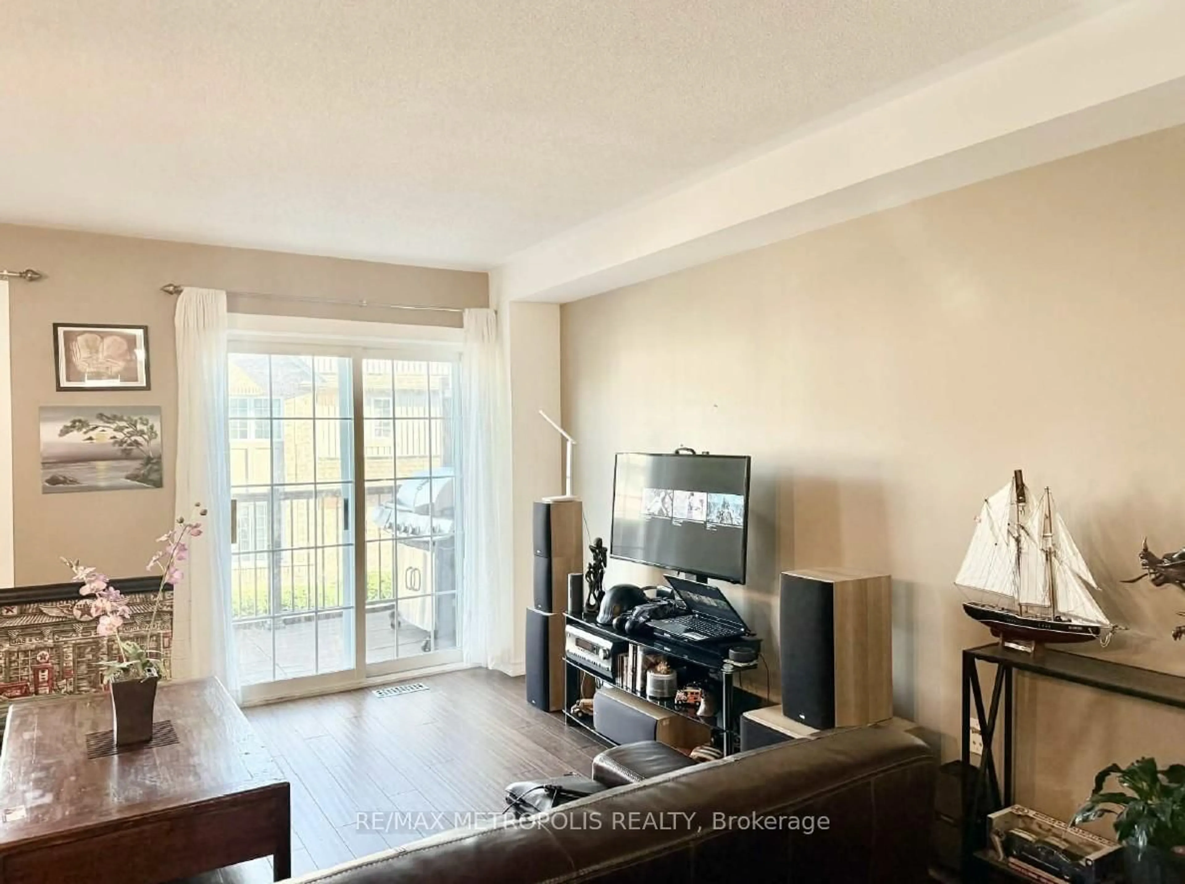 A pic of a room for 1100 Begley St #32, Pickering Ontario L1W 4B3