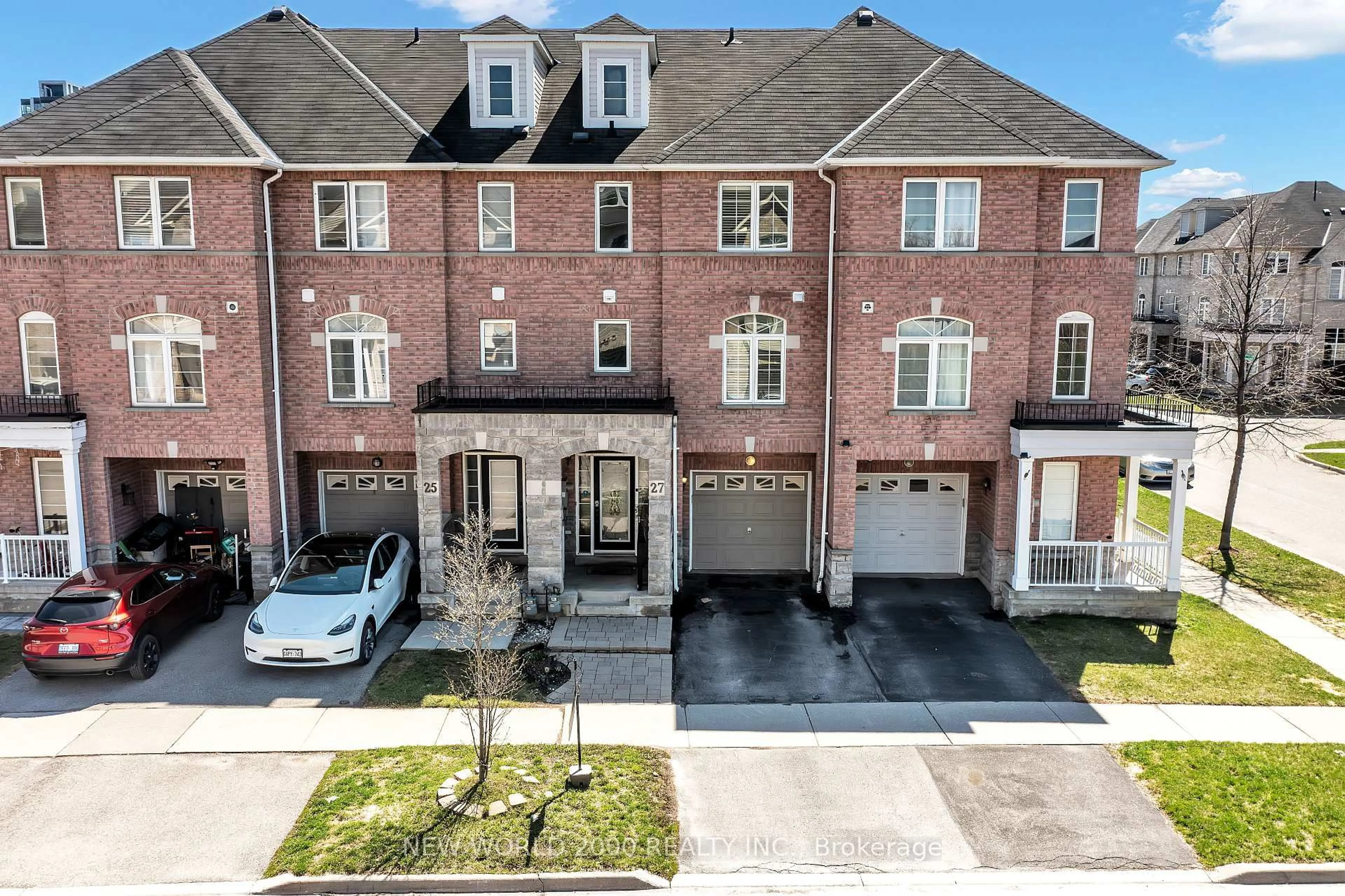 A pic from outside/outdoor area/front of a property/back of a property/a pic from drone, street for 27 Stonewood St, Ajax Ontario L1S 0B3