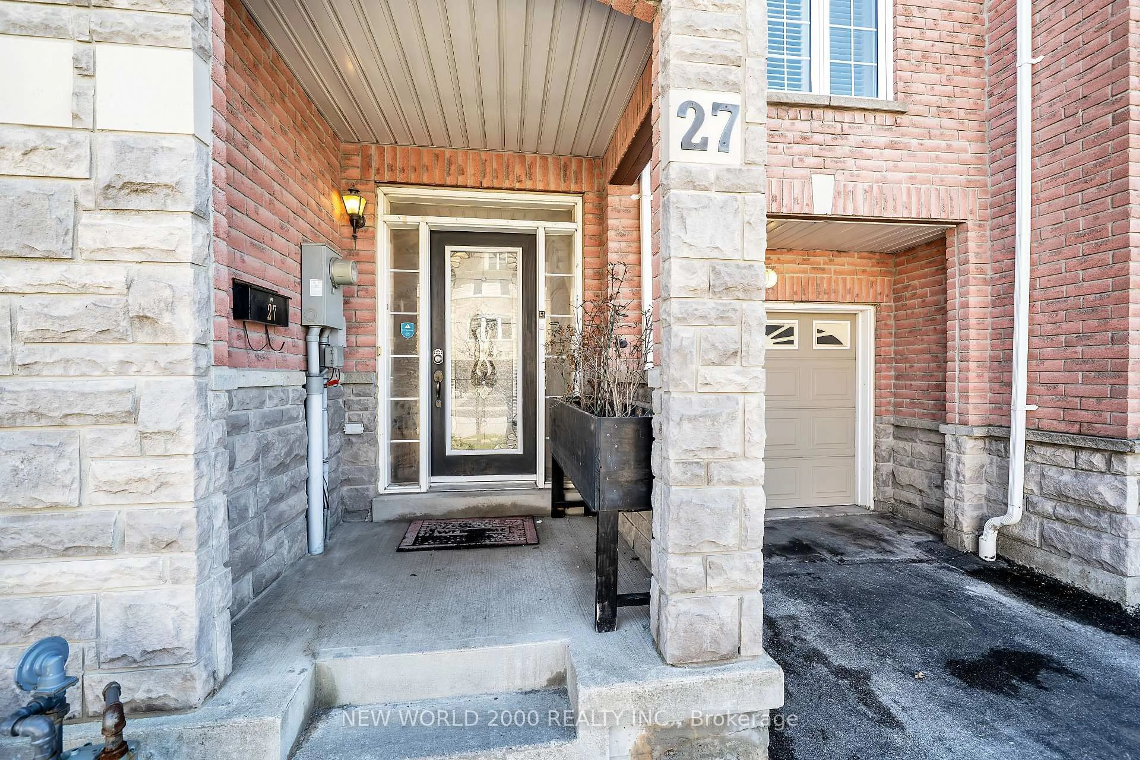 Indoor entryway for 27 Stonewood St, Ajax Ontario L1S 0B3