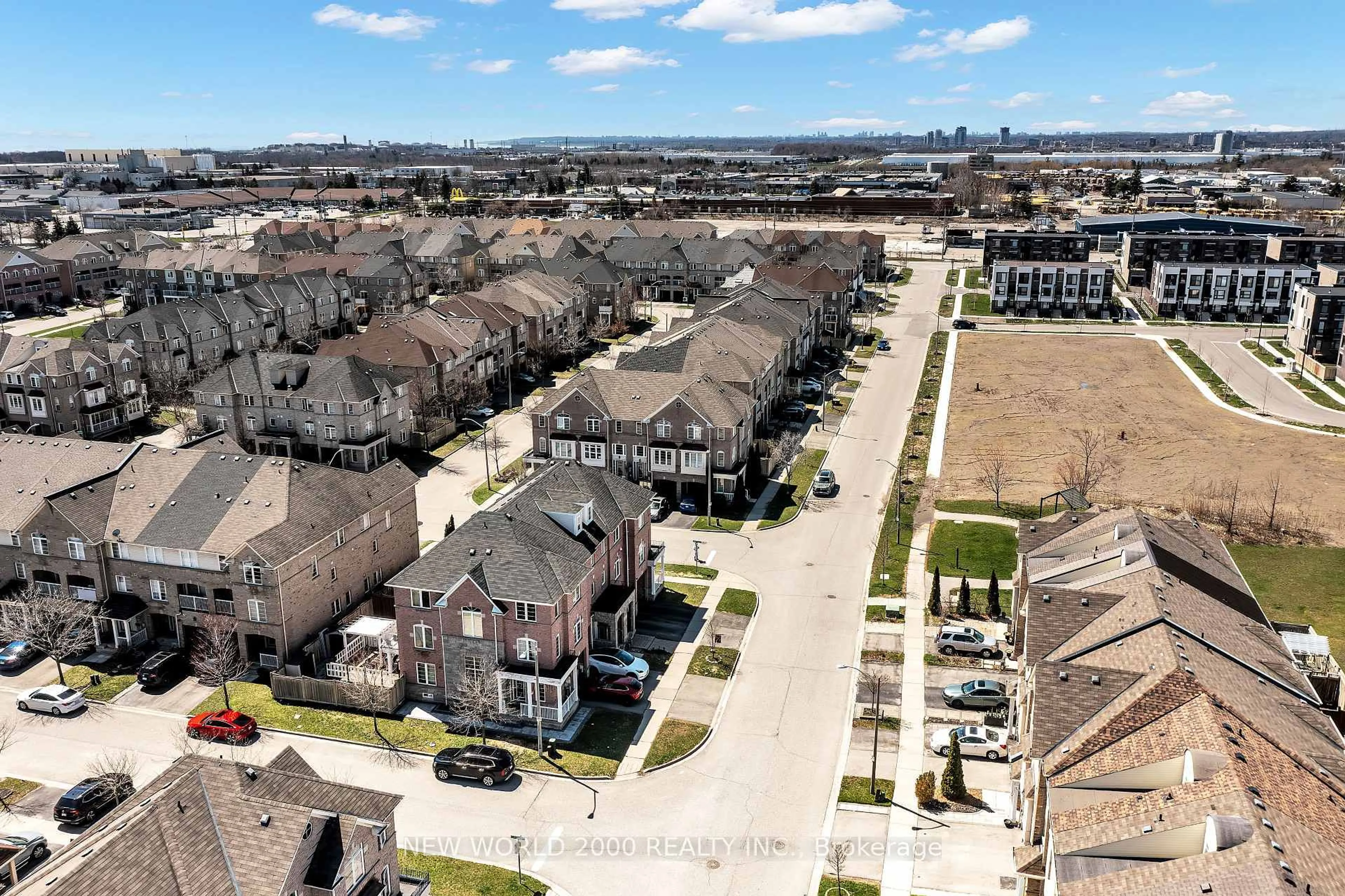 A pic from outside/outdoor area/front of a property/back of a property/a pic from drone, street for 27 Stonewood St, Ajax Ontario L1S 0B3