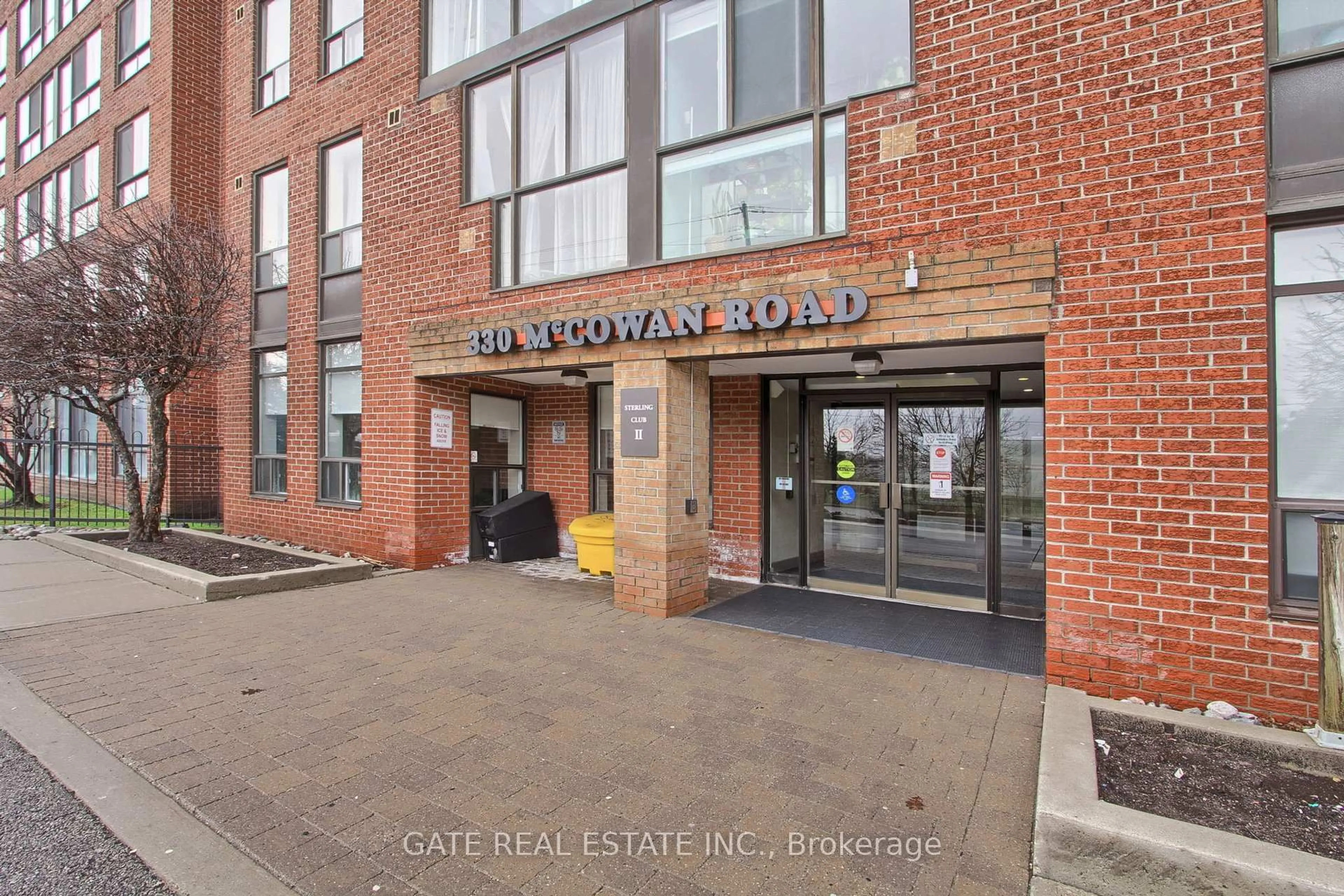 Indoor foyer for 330 Mccowan Rd #1710, Toronto Ontario M1J 3N3