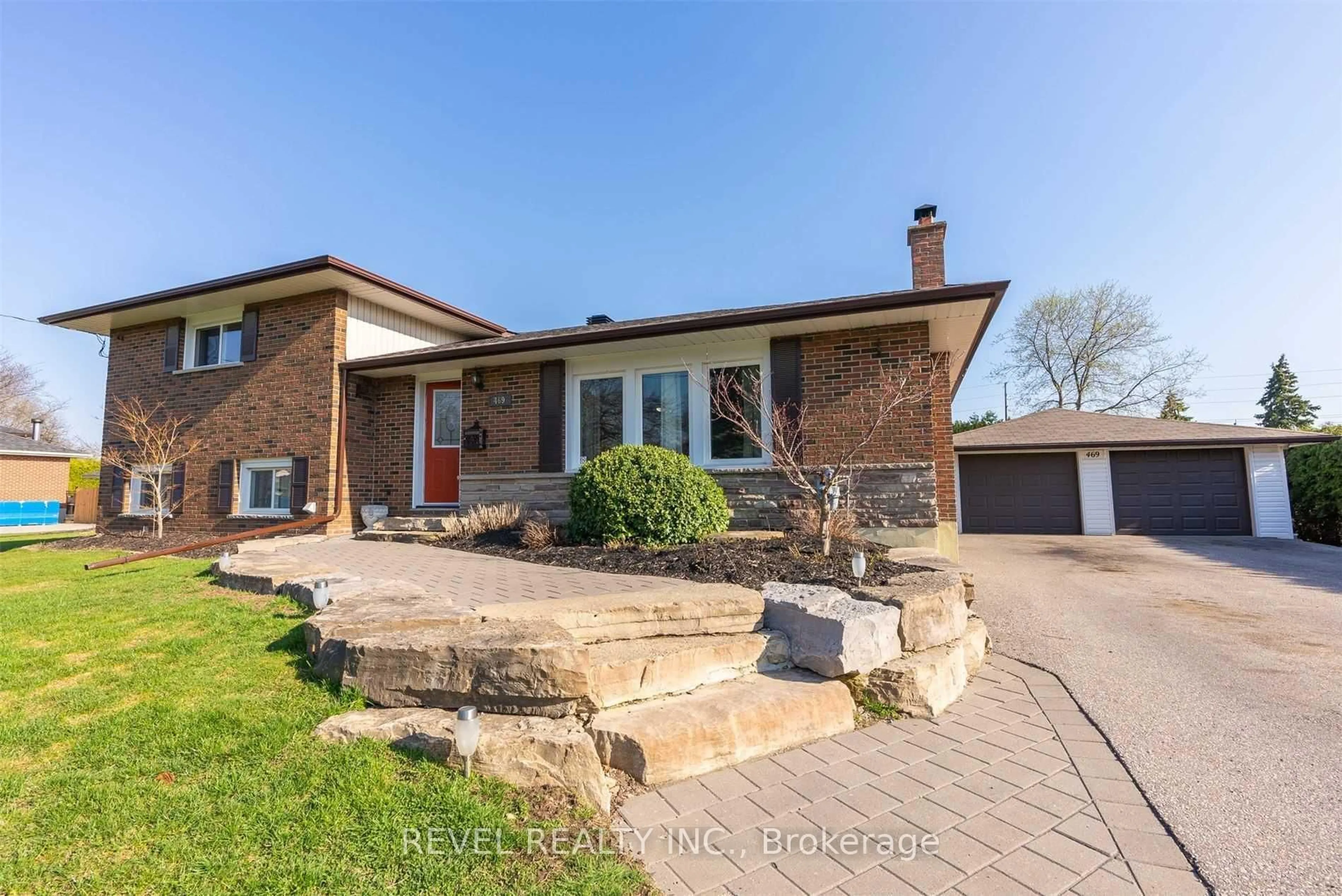 Home with brick exterior material, street for 469 Maine St, Oshawa Ontario L1L 1A1