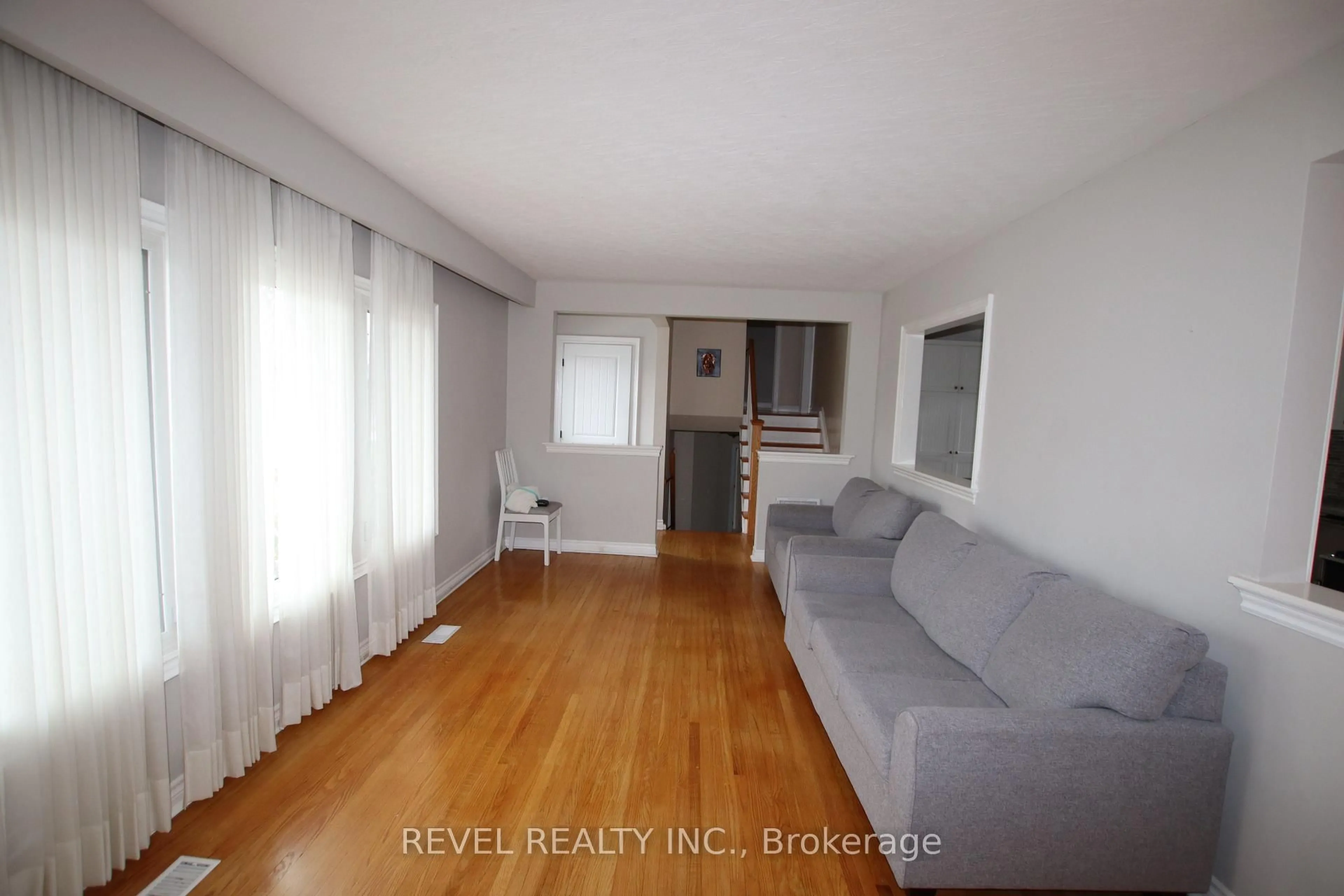 A pic of a room for 469 Maine St, Oshawa Ontario L1L 1A1