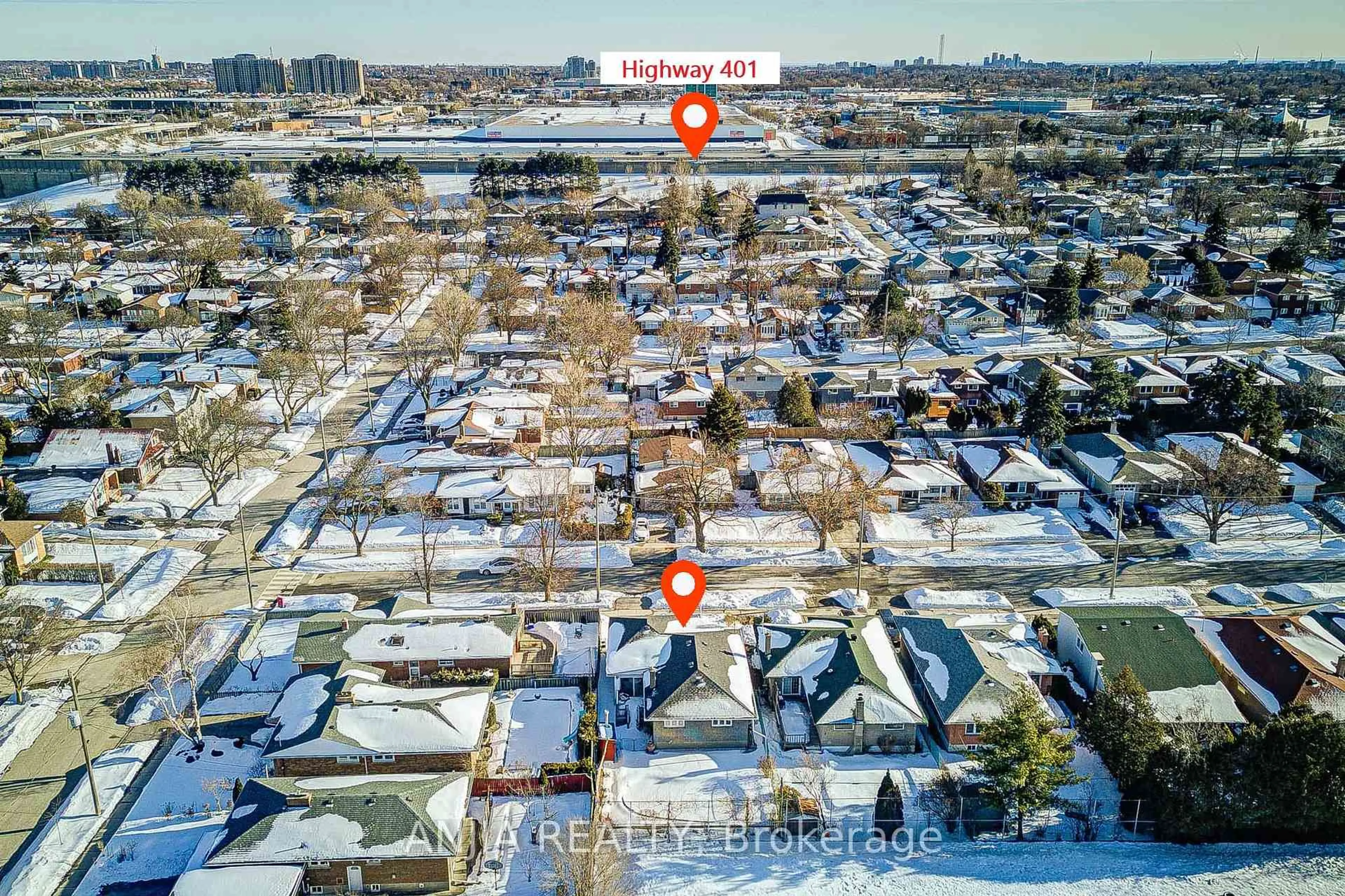 A pic from outside/outdoor area/front of a property/back of a property/a pic from drone, street for 36 Birchard St, Toronto Ontario M1T 1Z2