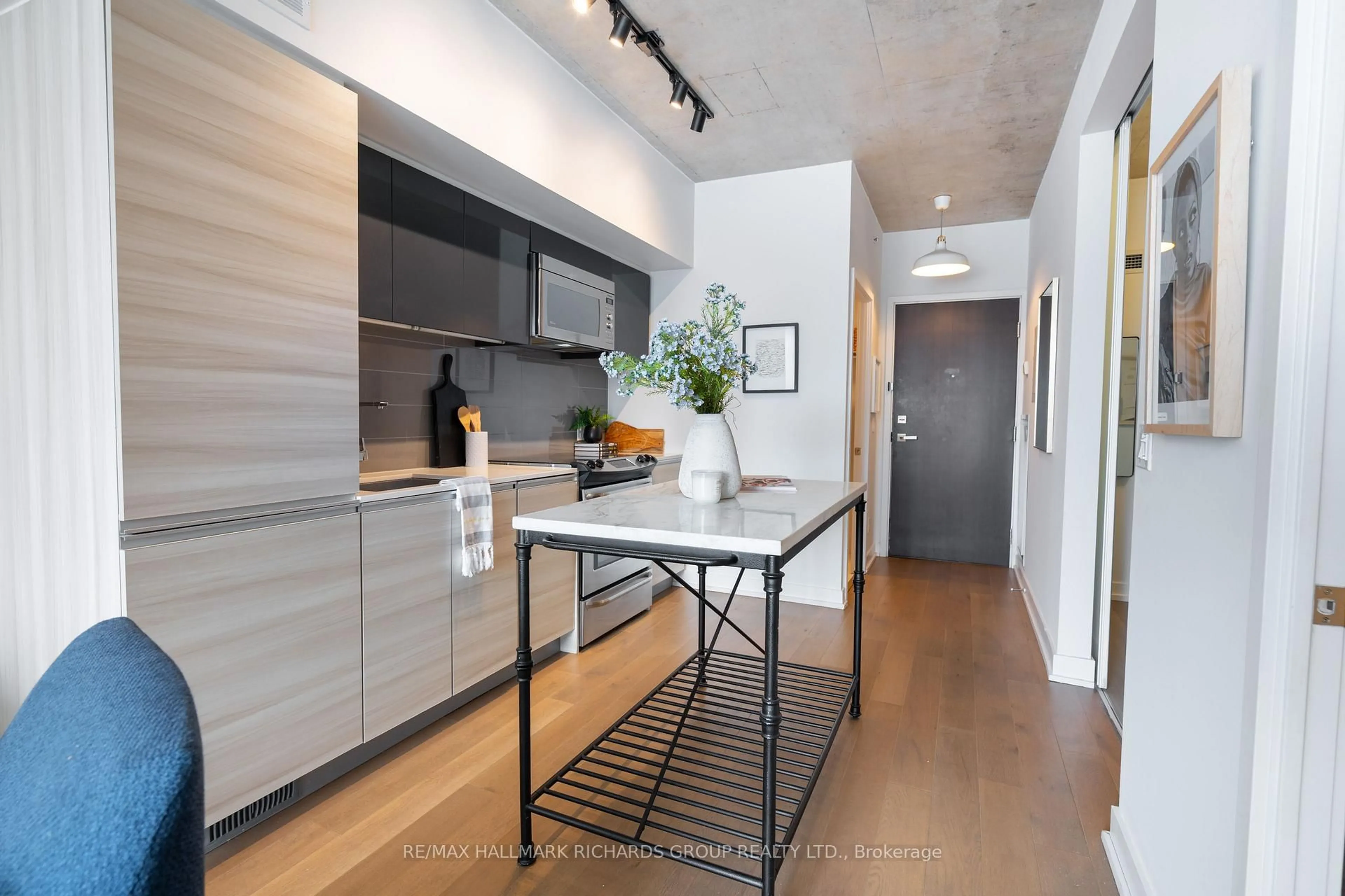 Contemporary kitchen, unknown for 1190 Dundas St #419, Toronto Ontario M4M 0C5