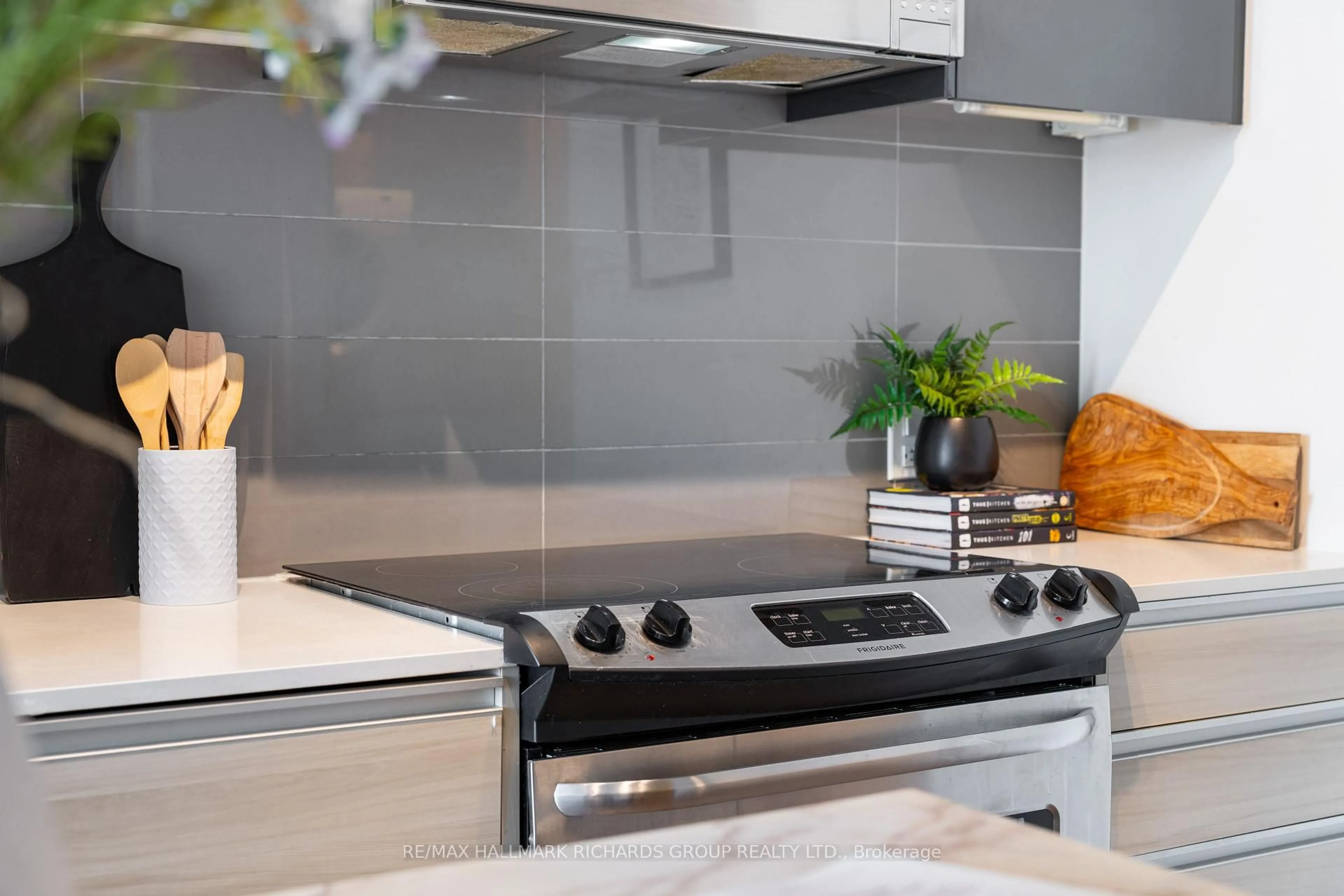 Contemporary kitchen, ceramic/tile floor for 1190 Dundas St #419, Toronto Ontario M4M 0C5