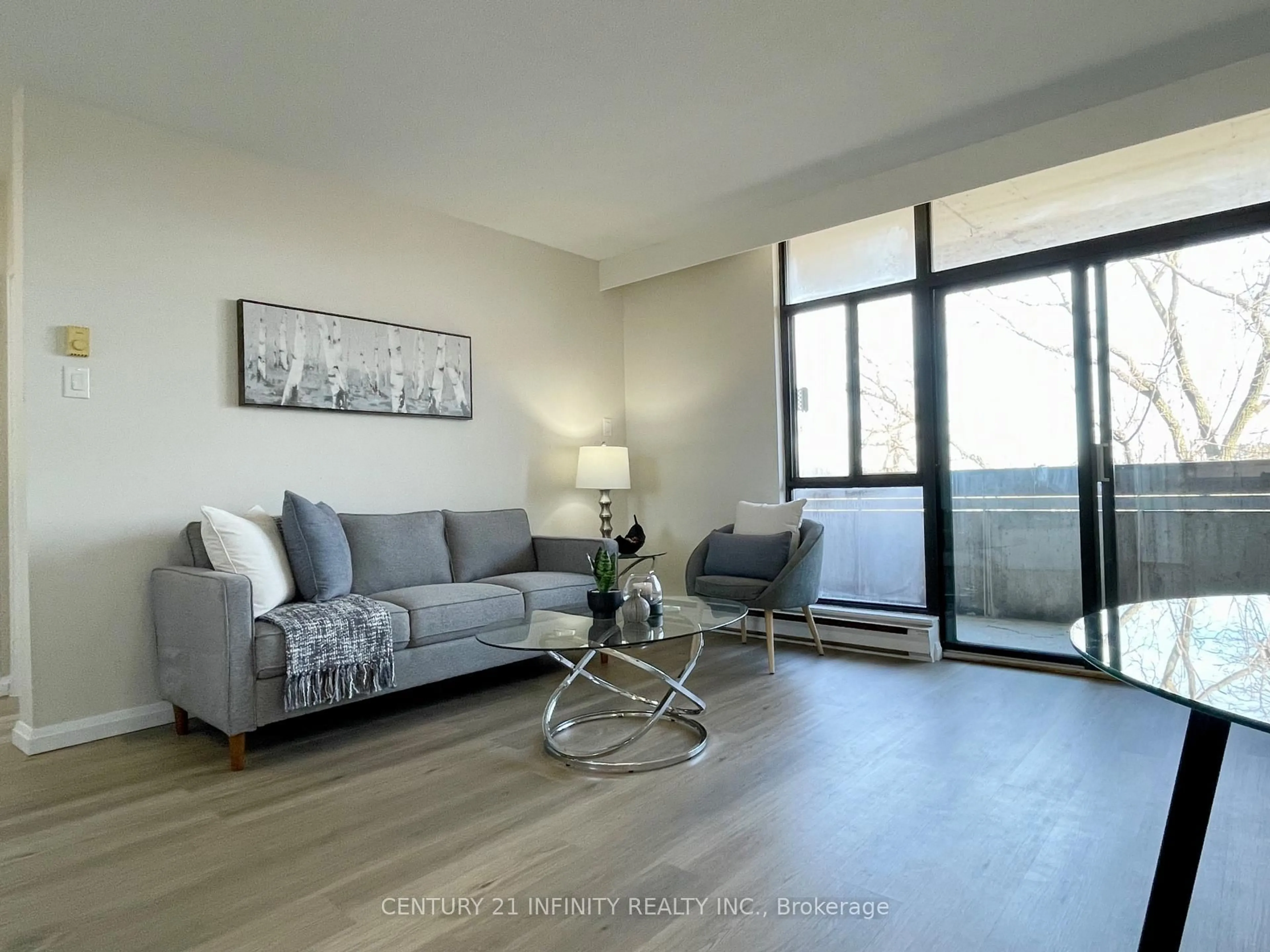 Living room with furniture, wood/laminate floor for 50 Old Kingston Rd #5-606, Toronto Ontario M1E 4Y1