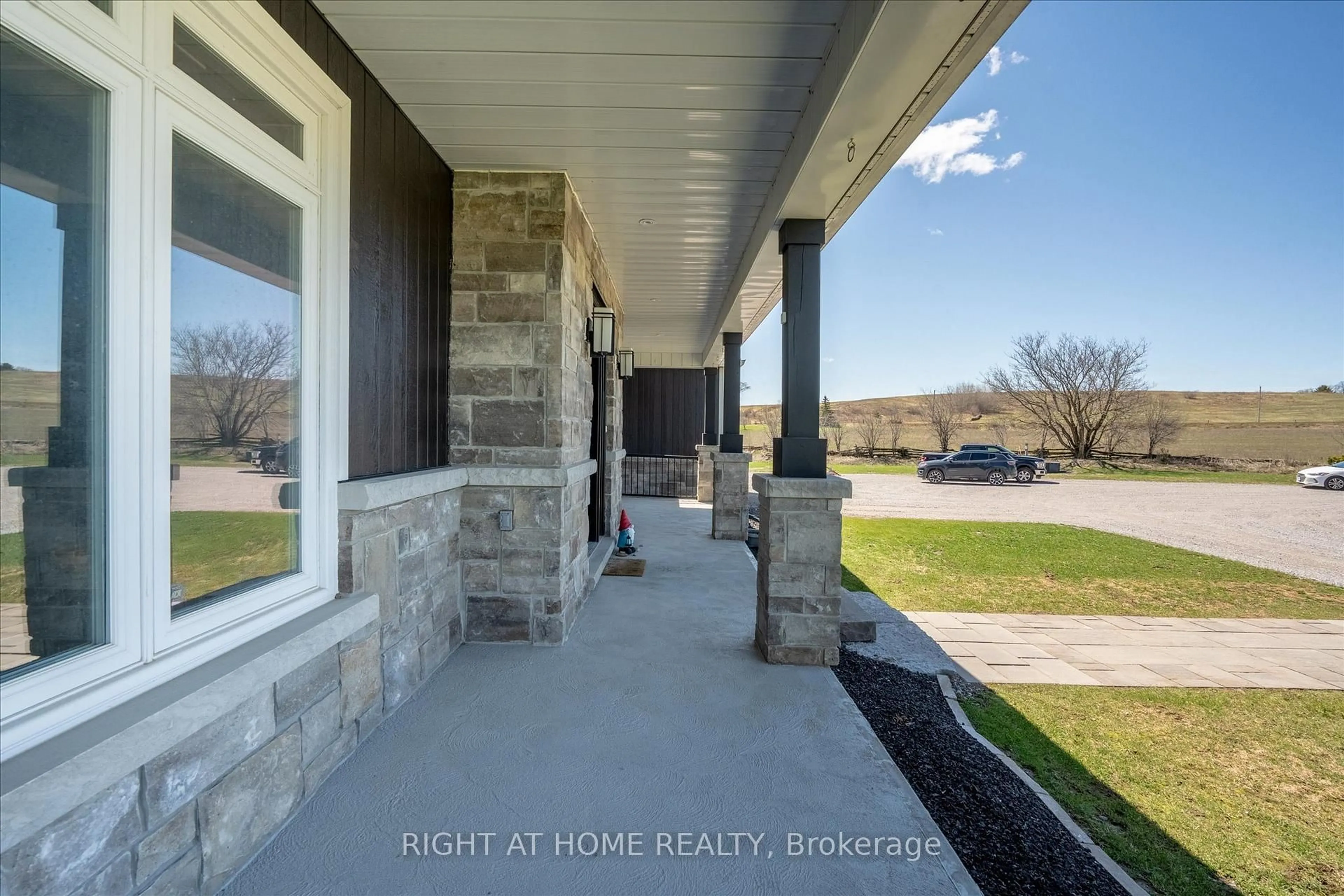 Indoor entryway for 4120 Edgerton Rd, Scugog Ontario L0B 1B0