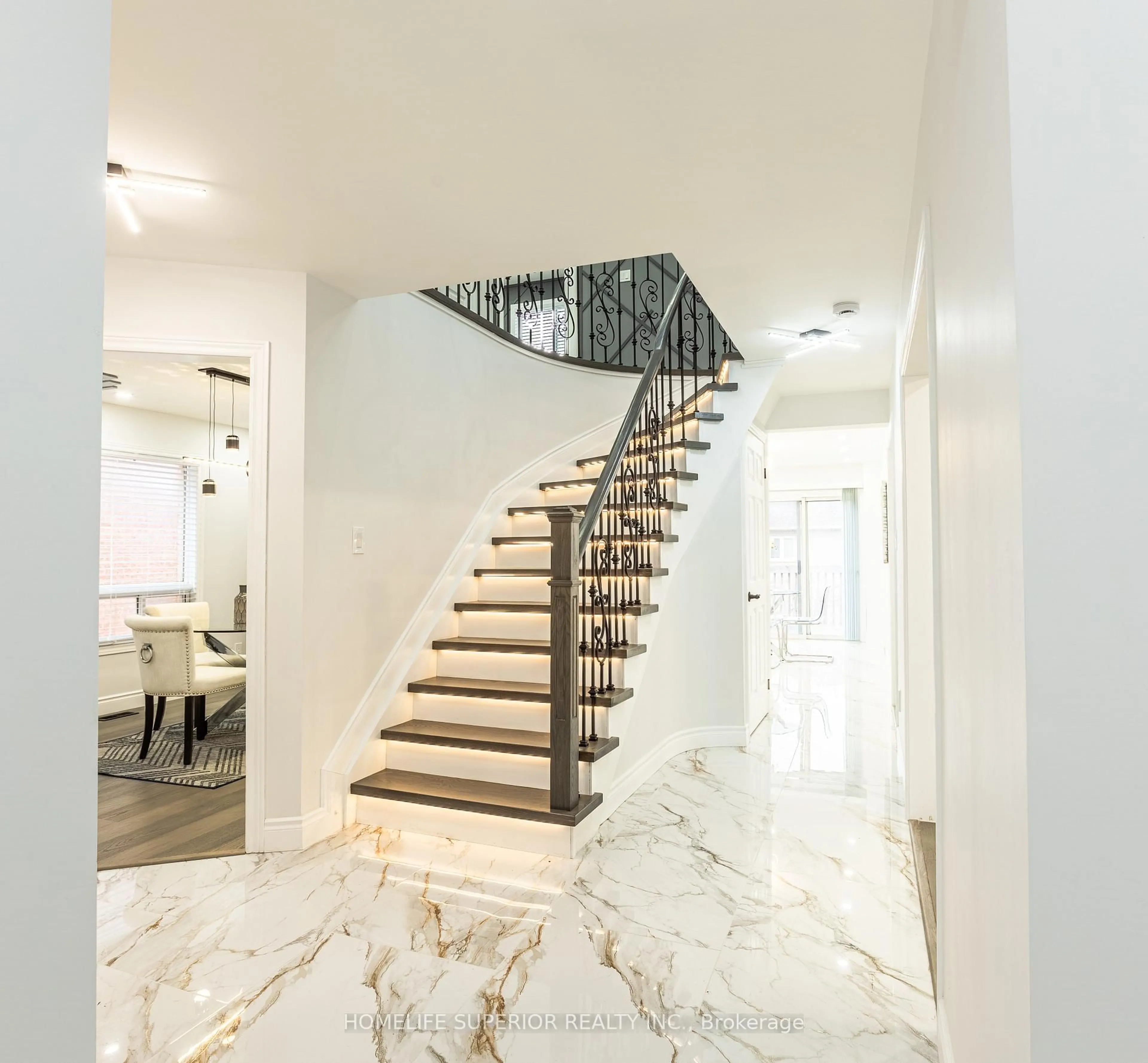 Stairs for 95 Clune Pl, Whitby Ontario L1R 2C6