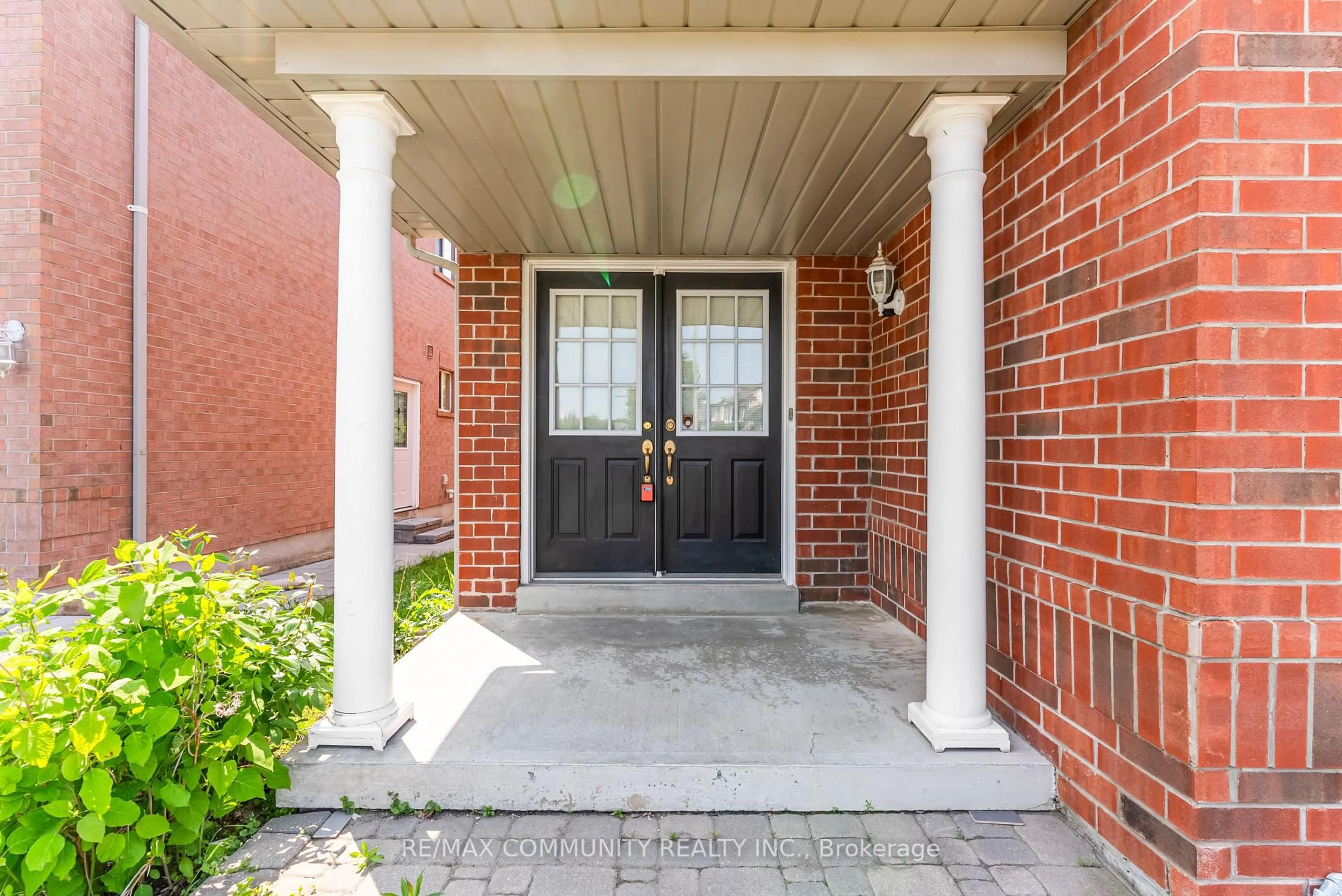 Indoor entryway for 1081 Langford St, Oshawa Ontario L1K 2V9