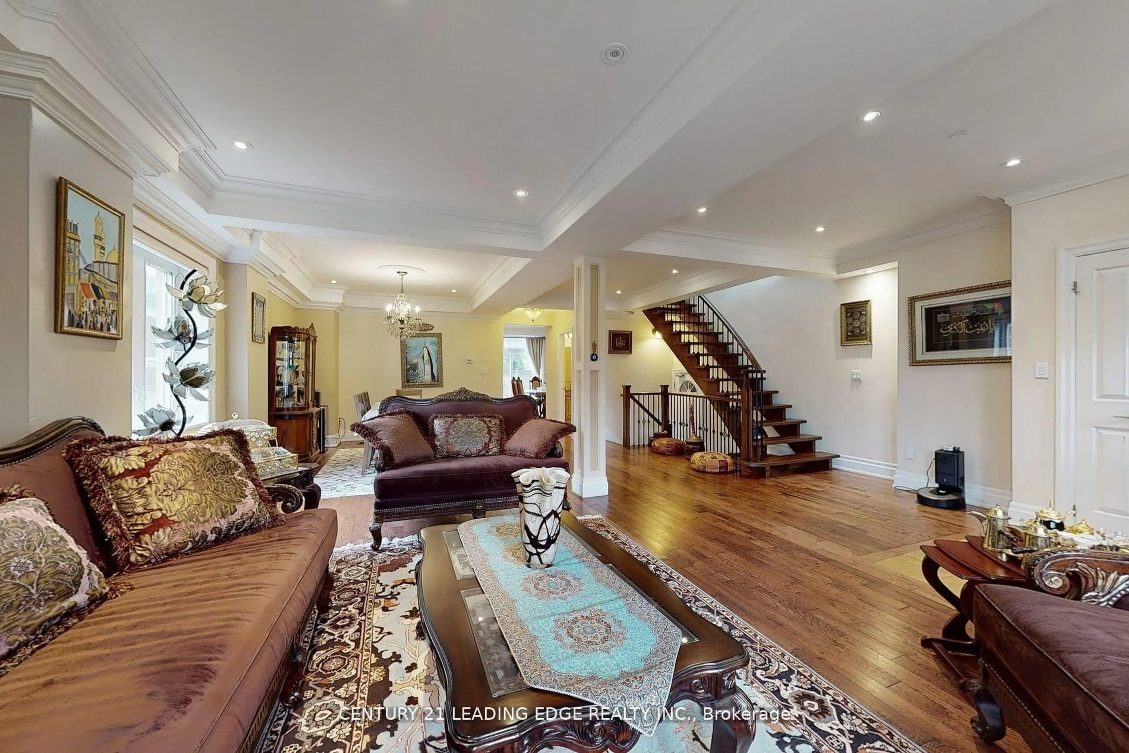 Indoor foyer for 11 Bellvare Cres, Toronto Ontario M1R 2M8