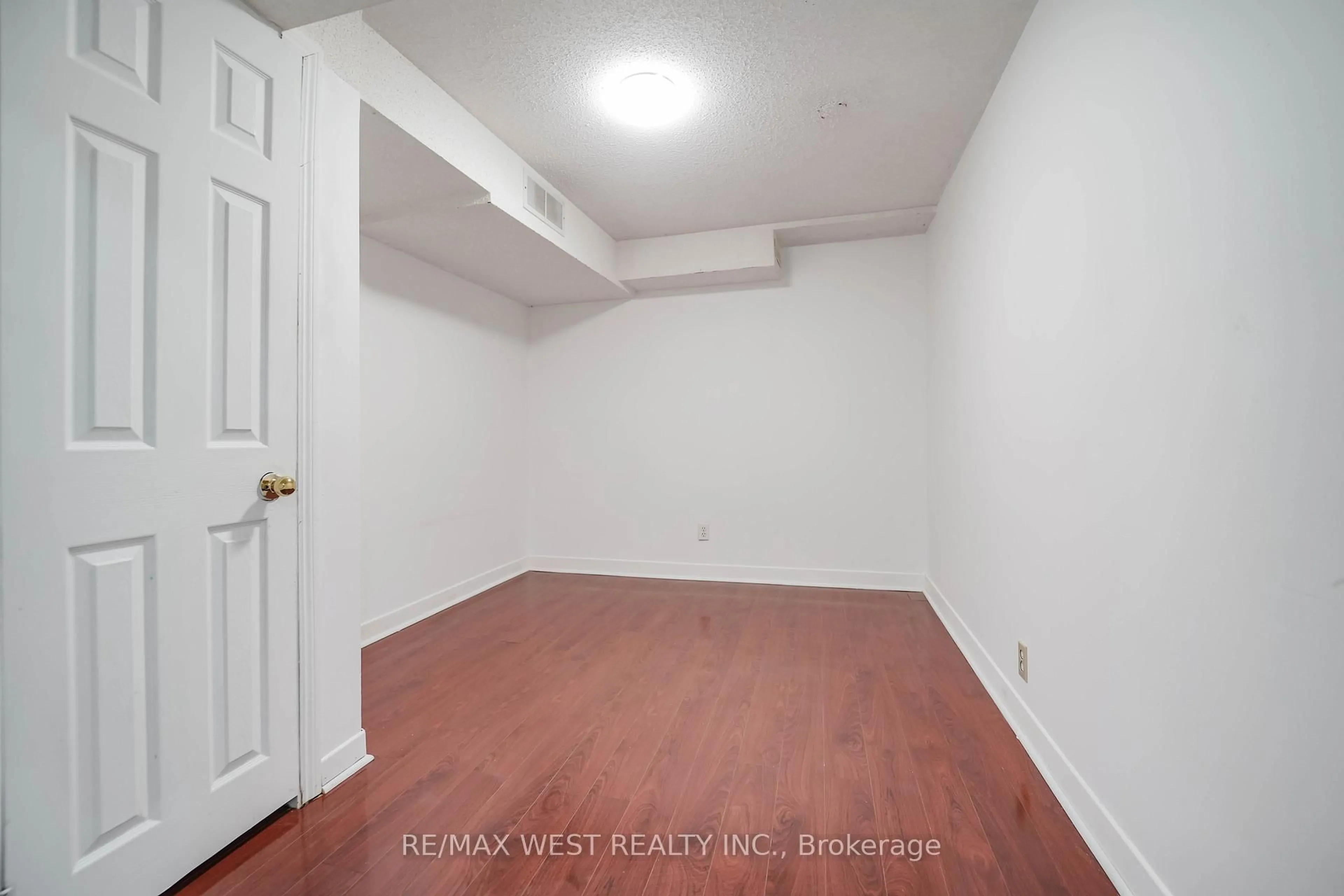 A pic of a room for 120 Littles Rd, Toronto Ontario M1B 5G7