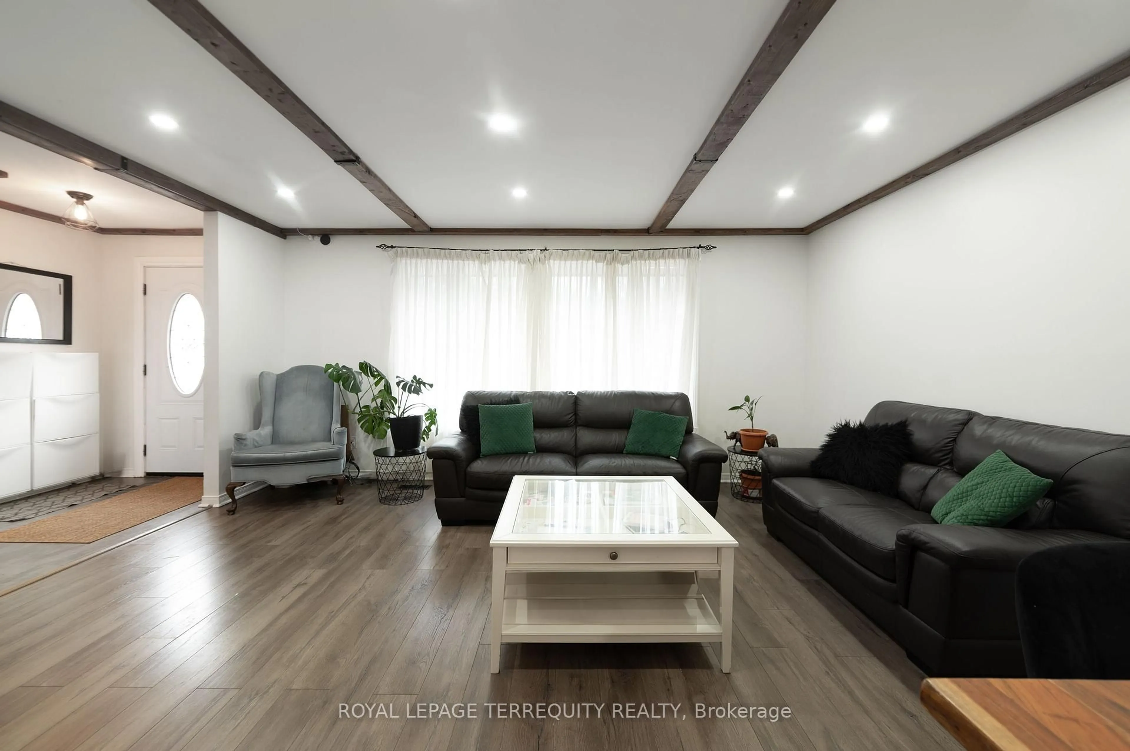Living room with furniture, wood/laminate floor for 90 Keewatin St, Oshawa Ontario L1H 6Z1