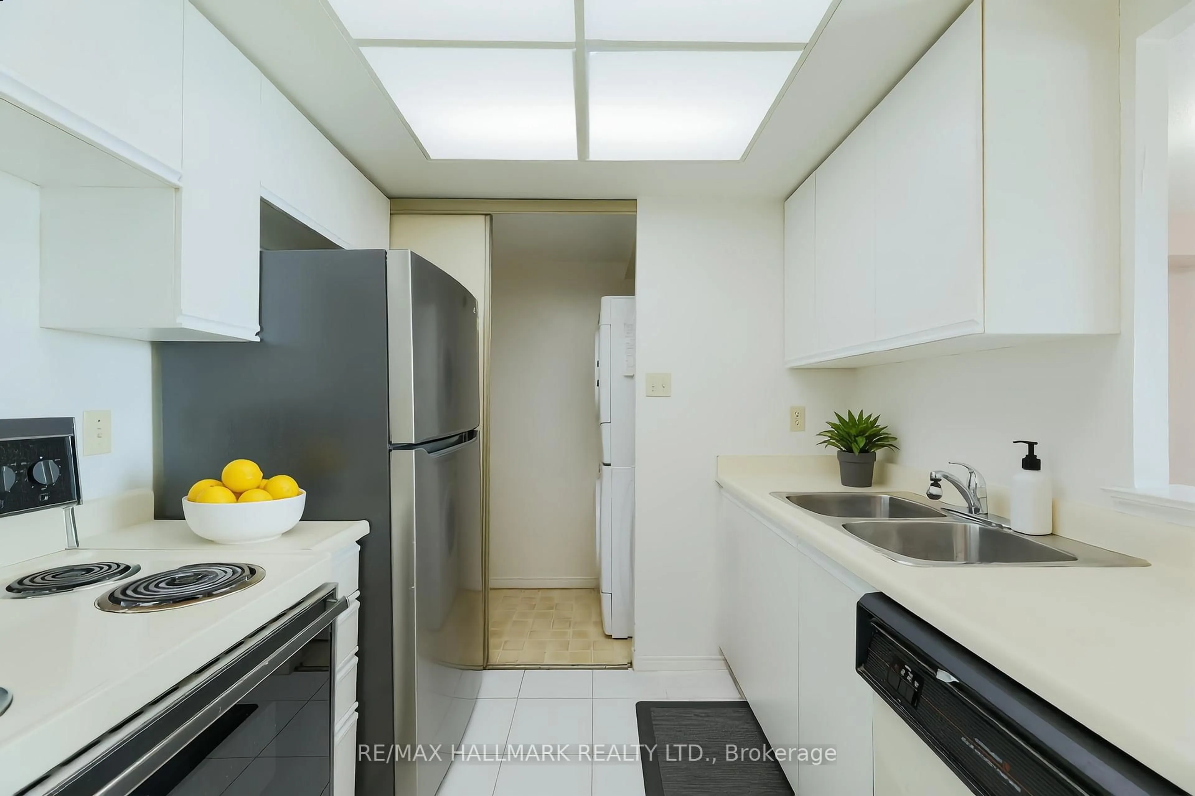 Standard kitchen, unknown for 3 Greystone Walk Dr #525, Toronto Ontario M1K 5J4