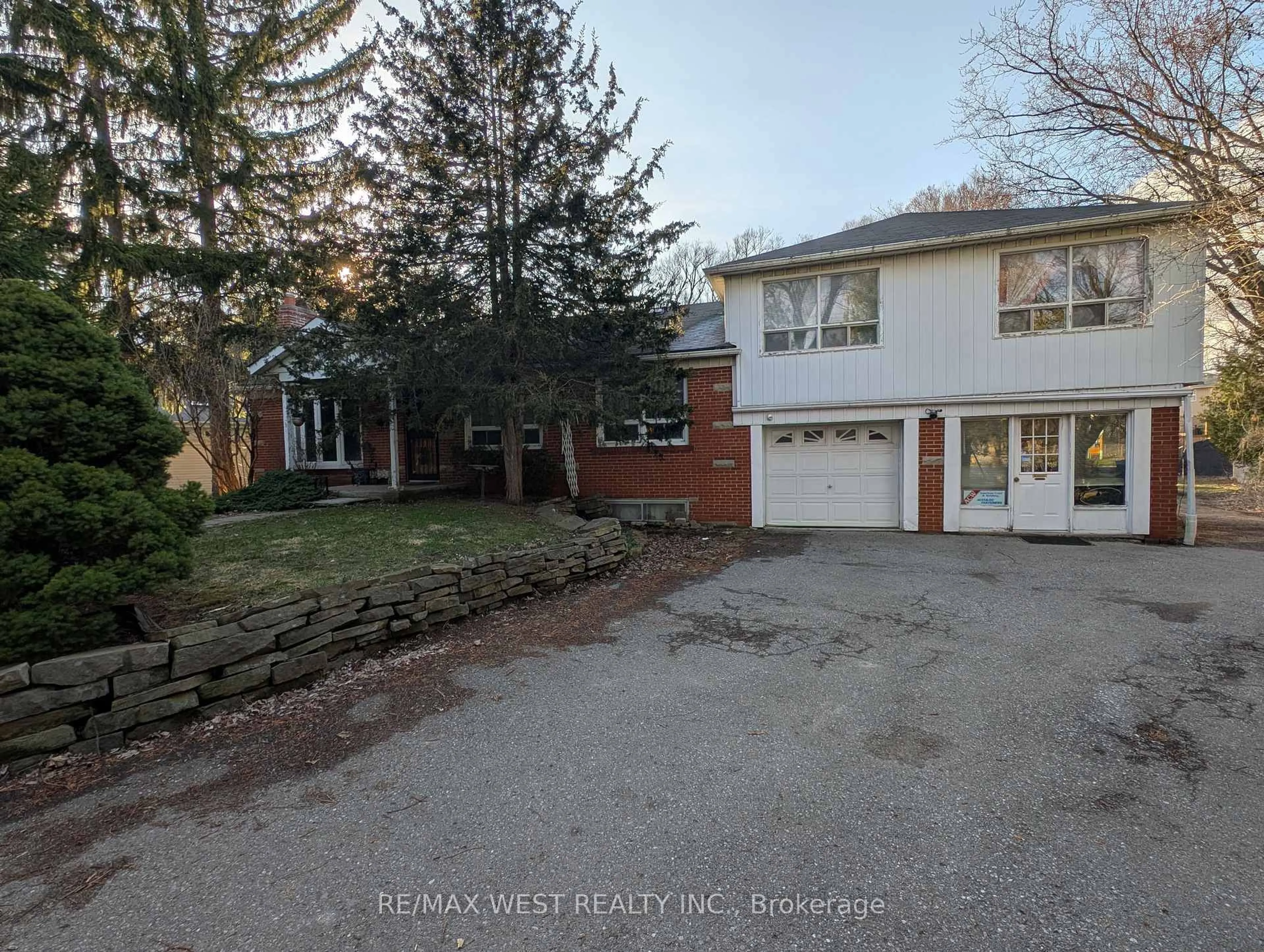 A pic from outside/outdoor area/front of a property/back of a property/a pic from drone, street for 1192 & 1200 Kingston Rd Rd, Pickering Ontario L1V 1B4