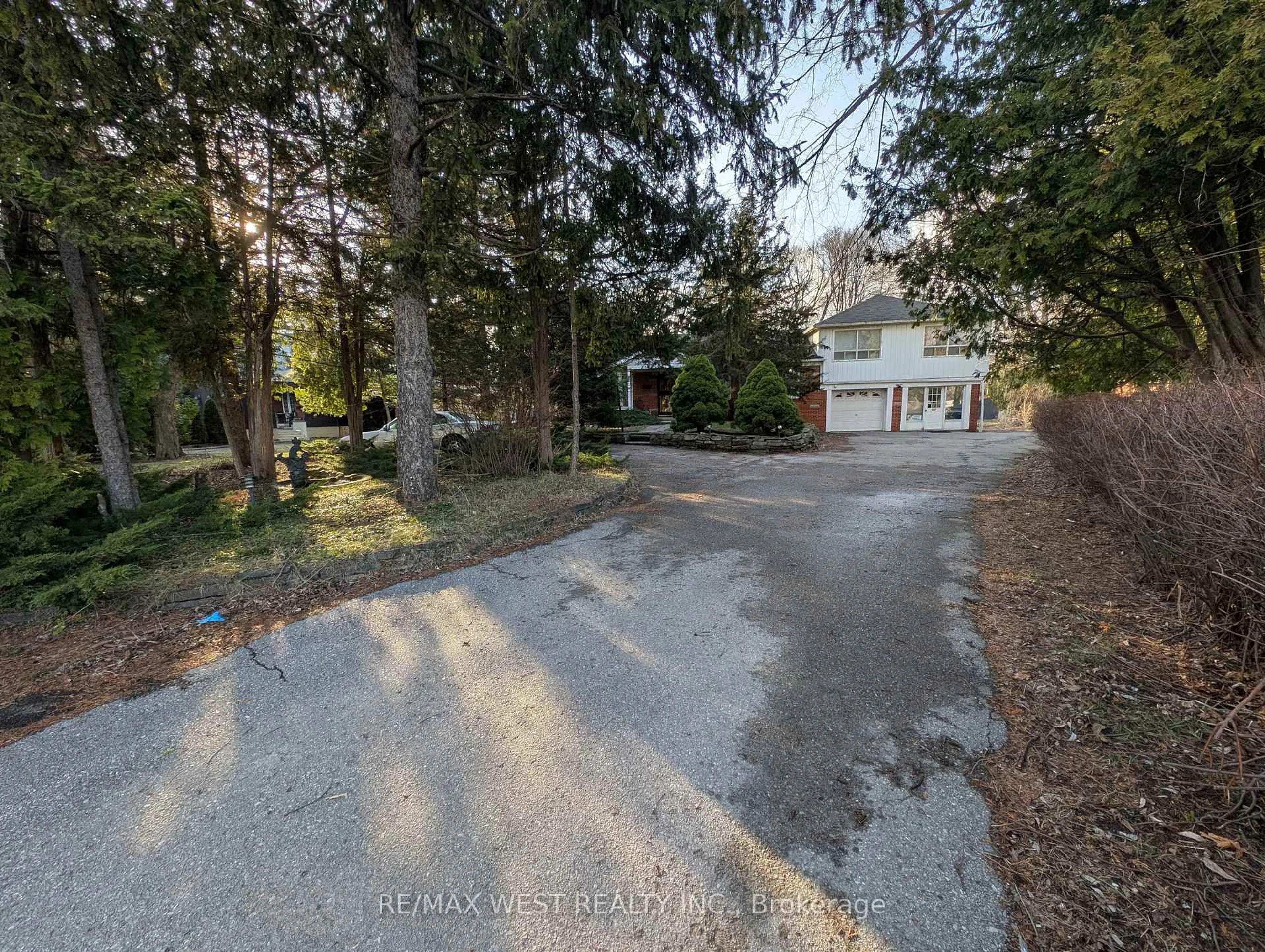 A pic from outside/outdoor area/front of a property/back of a property/a pic from drone, street for 1192 & 1200 Kingston Rd Rd, Pickering Ontario L1V 1B4