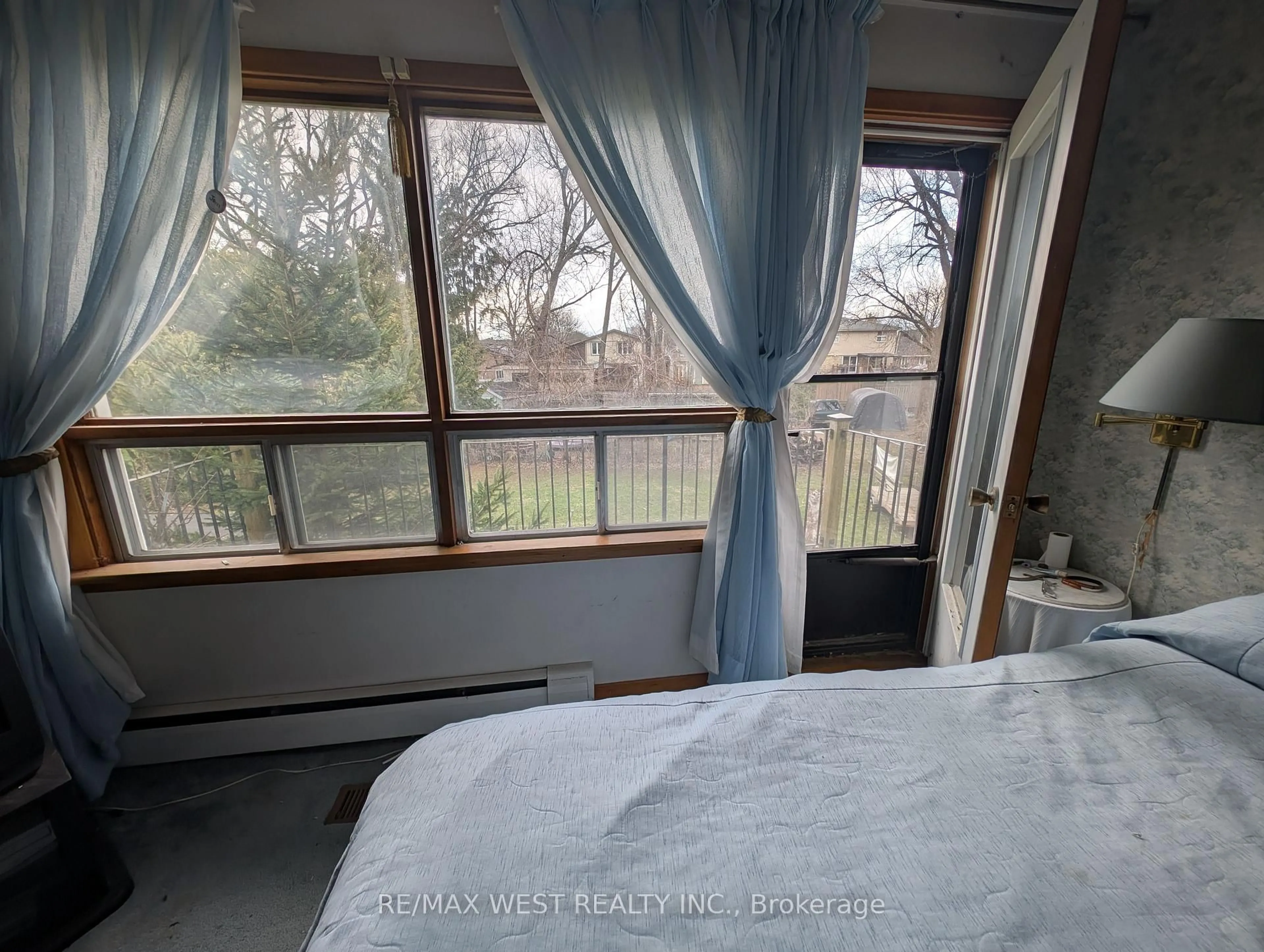 A pic of a room for 1192 & 1200 Kingston Rd Rd, Pickering Ontario L1V 1B4