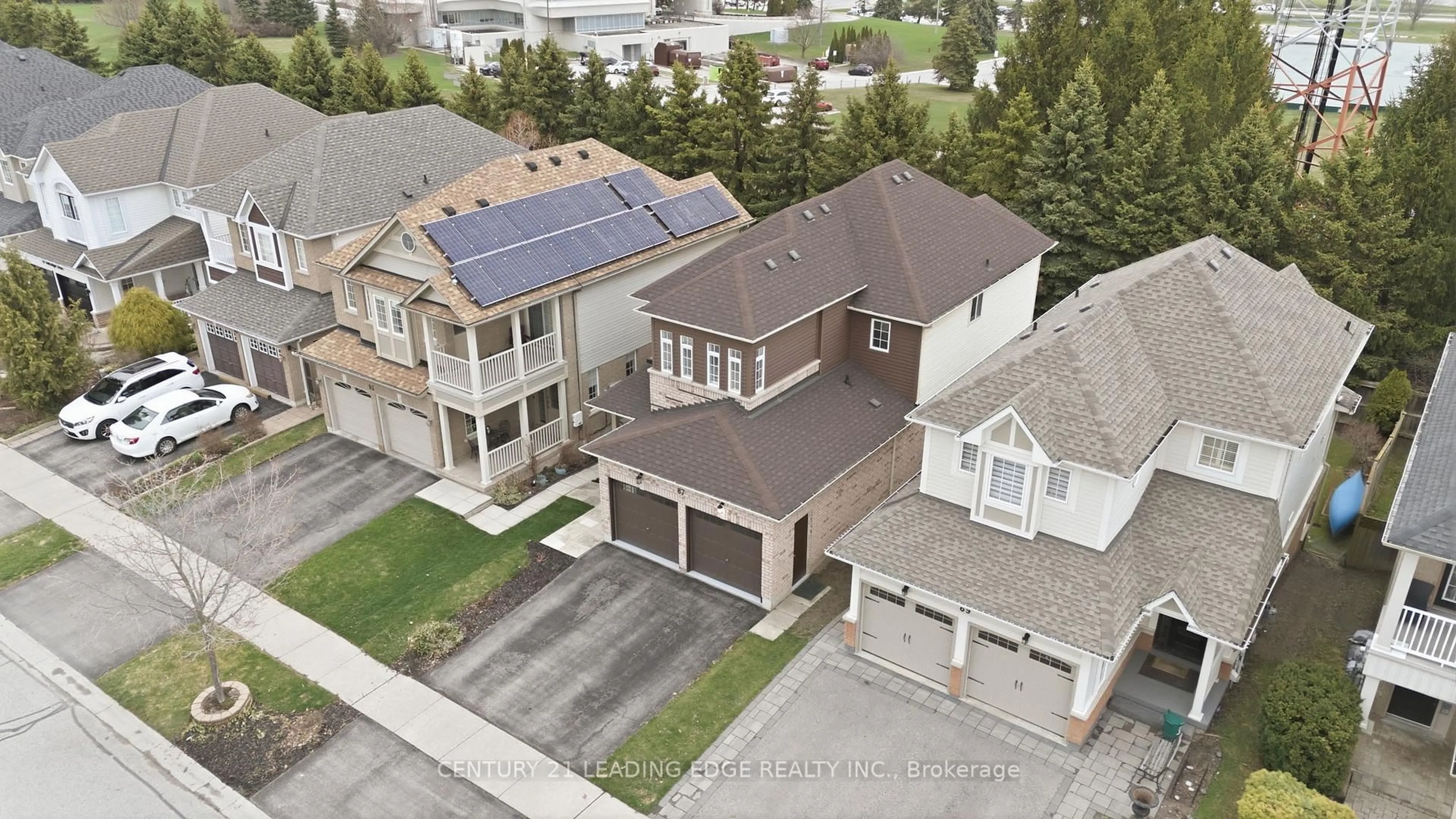 A pic from outside/outdoor area/front of a property/back of a property/a pic from drone, street for 87 Tallships Dr, Whitby Ontario L1N 9X5