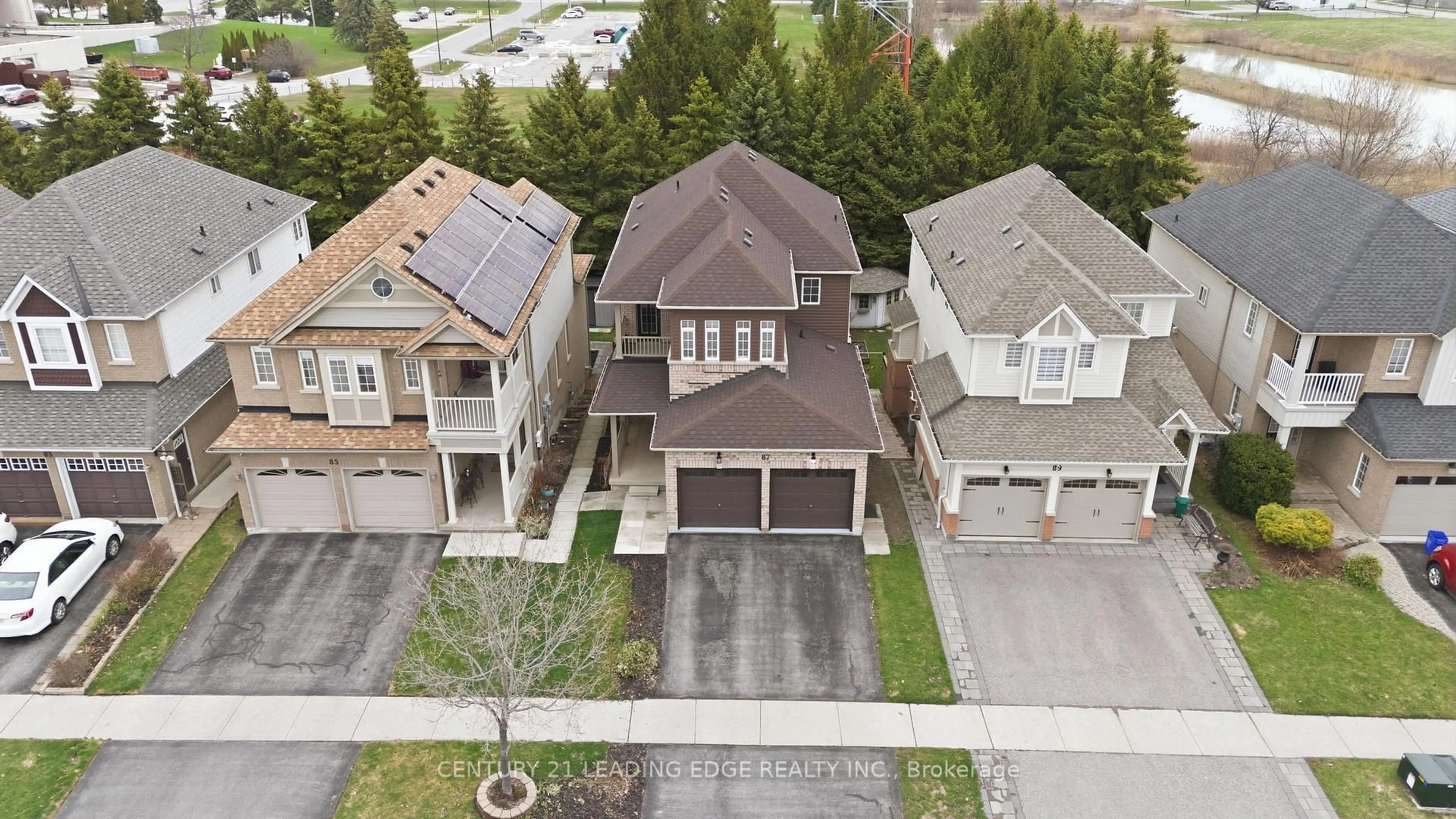 A pic from outside/outdoor area/front of a property/back of a property/a pic from drone, street for 87 Tallships Dr, Whitby Ontario L1N 9X5