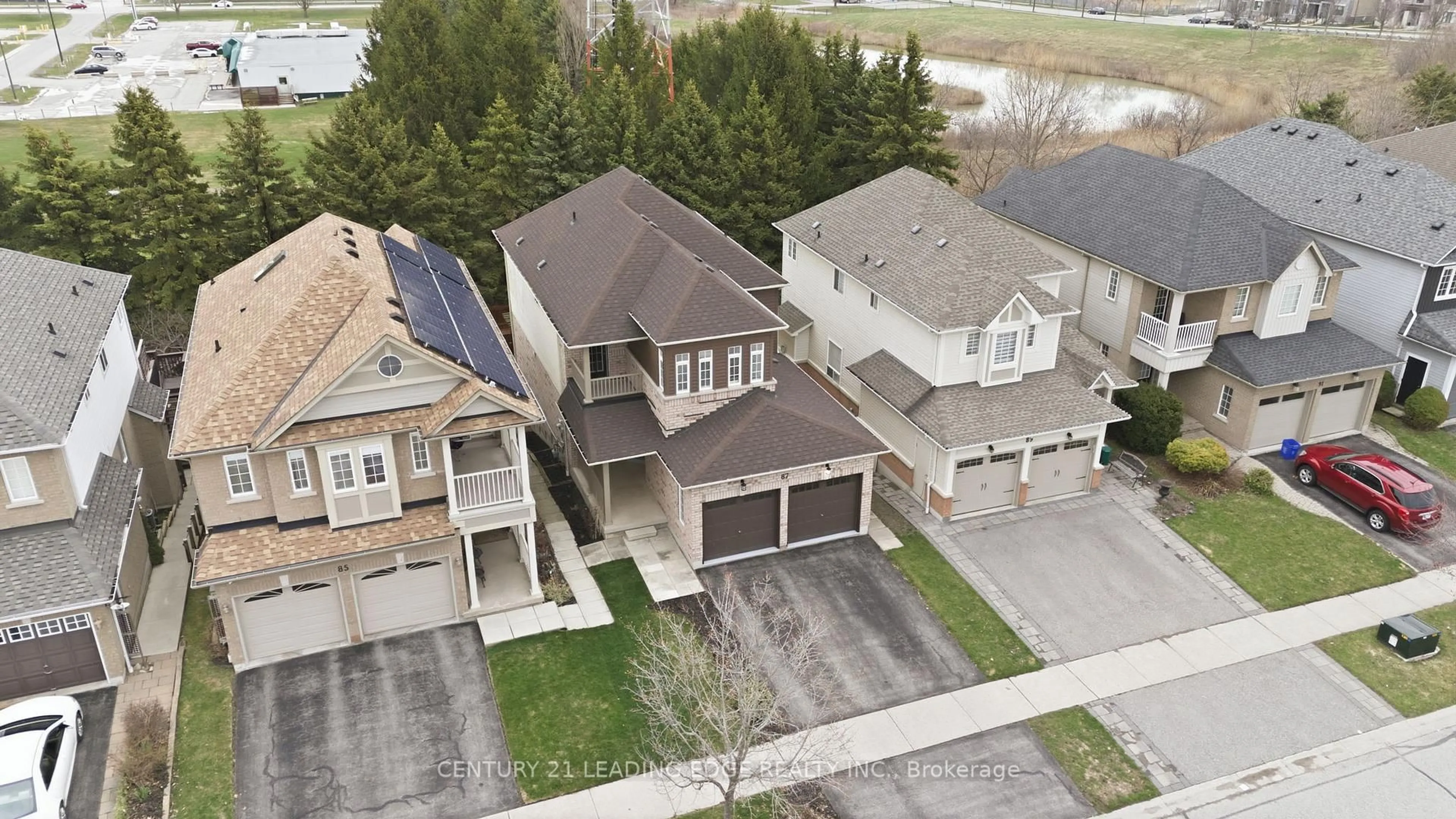 A pic from outside/outdoor area/front of a property/back of a property/a pic from drone, street for 87 Tallships Dr, Whitby Ontario L1N 9X5