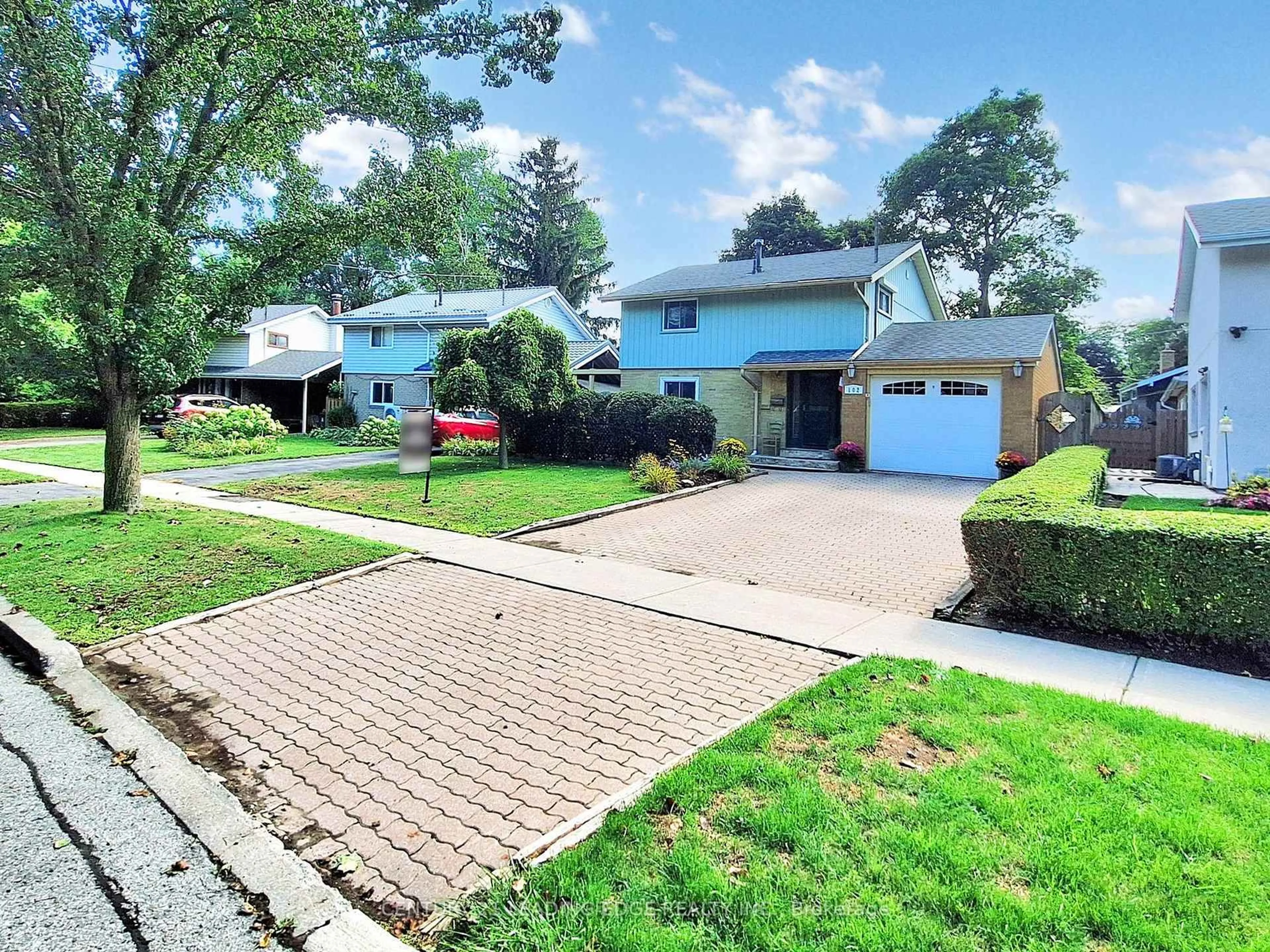 A pic from outside/outdoor area/front of a property/back of a property/a pic from drone, street for 102 Botany Hill Rd, Toronto Ontario M1G 3K7