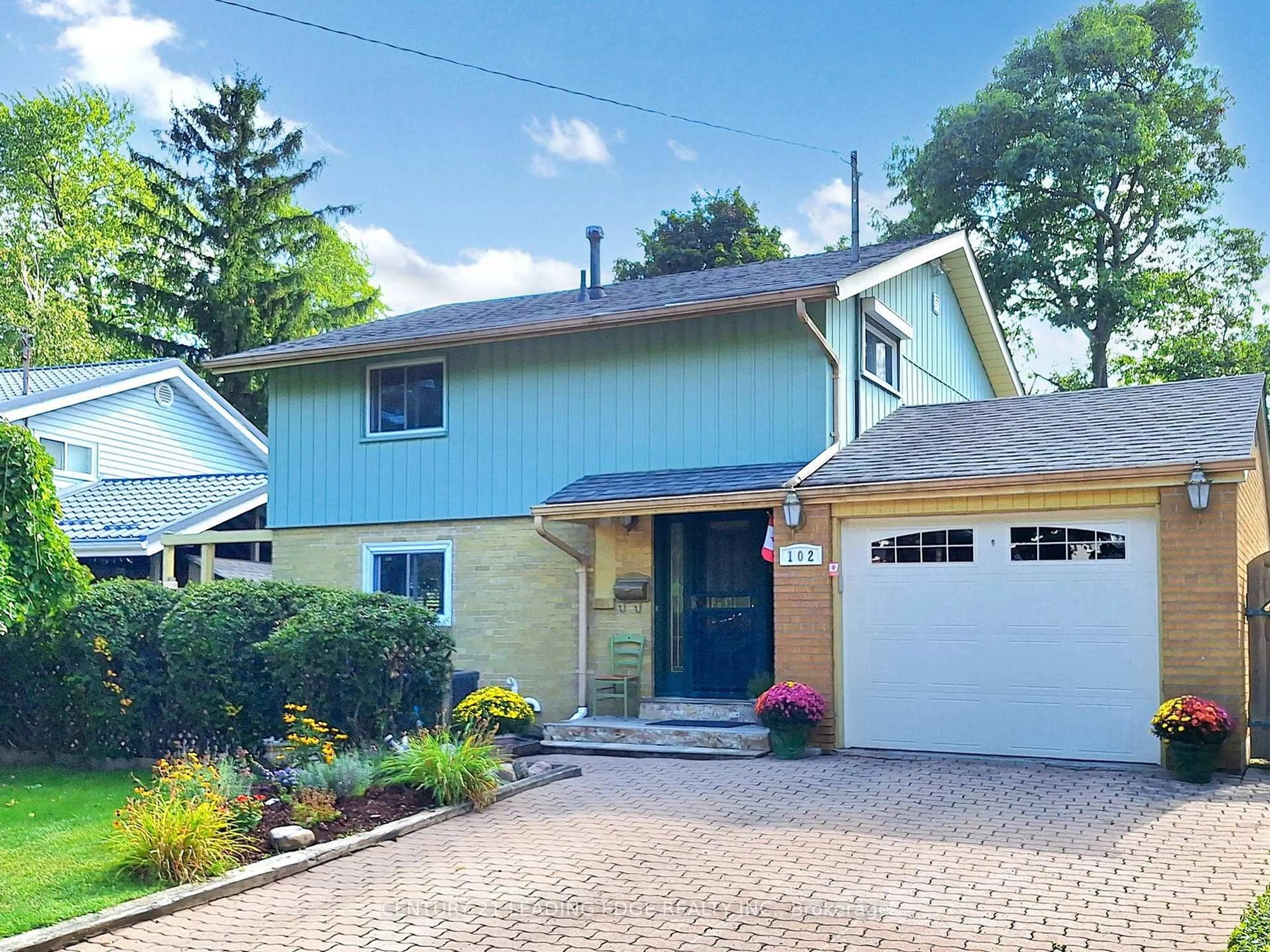 Home with vinyl exterior material, street for 102 Botany Hill Rd, Toronto Ontario M1G 3K7