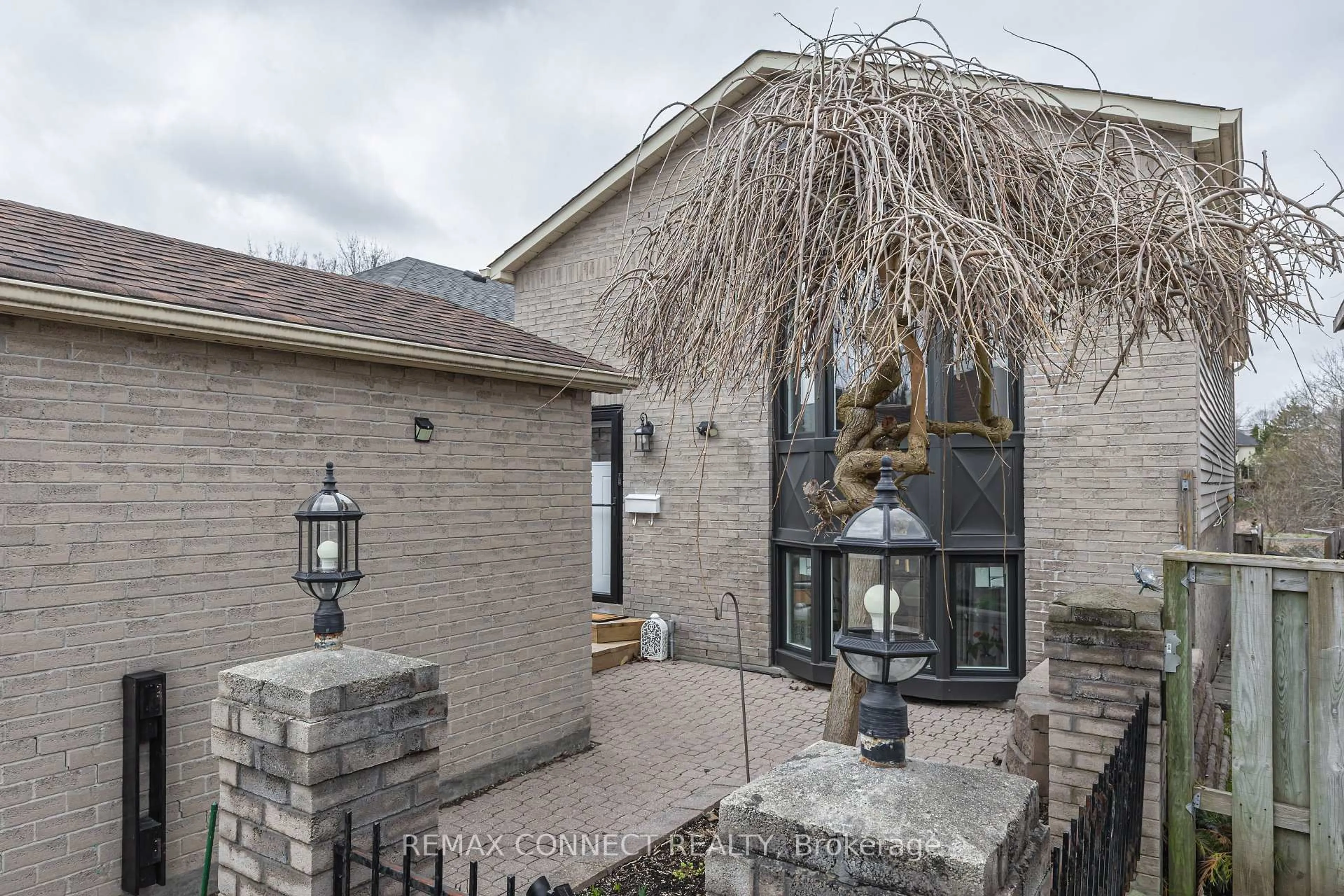 Home with brick exterior material, street for 594 Waverly St, Oshawa Ontario L1J 7G1