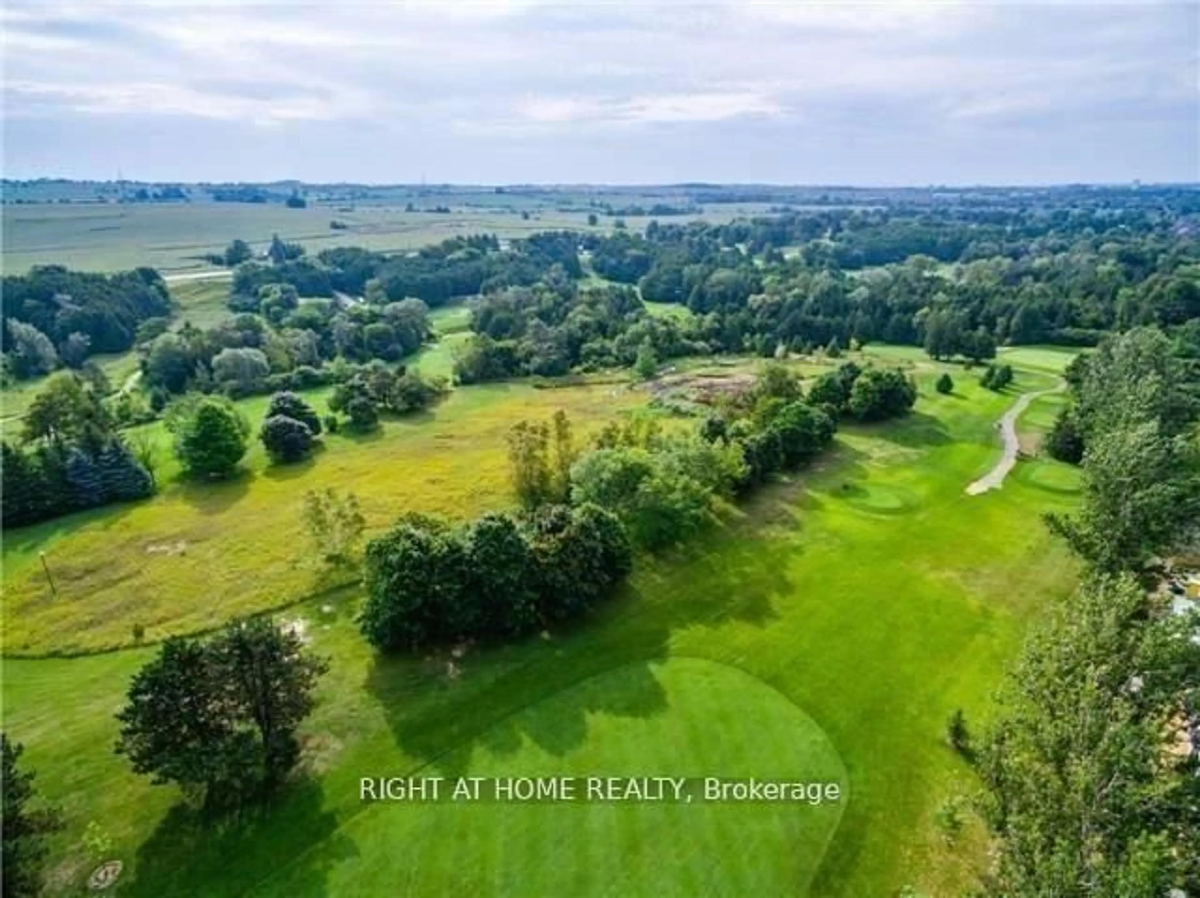 A pic from outside/outdoor area/front of a property/back of a property/a pic from drone, water/lake/river/ocean view for 384 Arctic Red Dr #34, Oshawa Ontario L1L 0M5