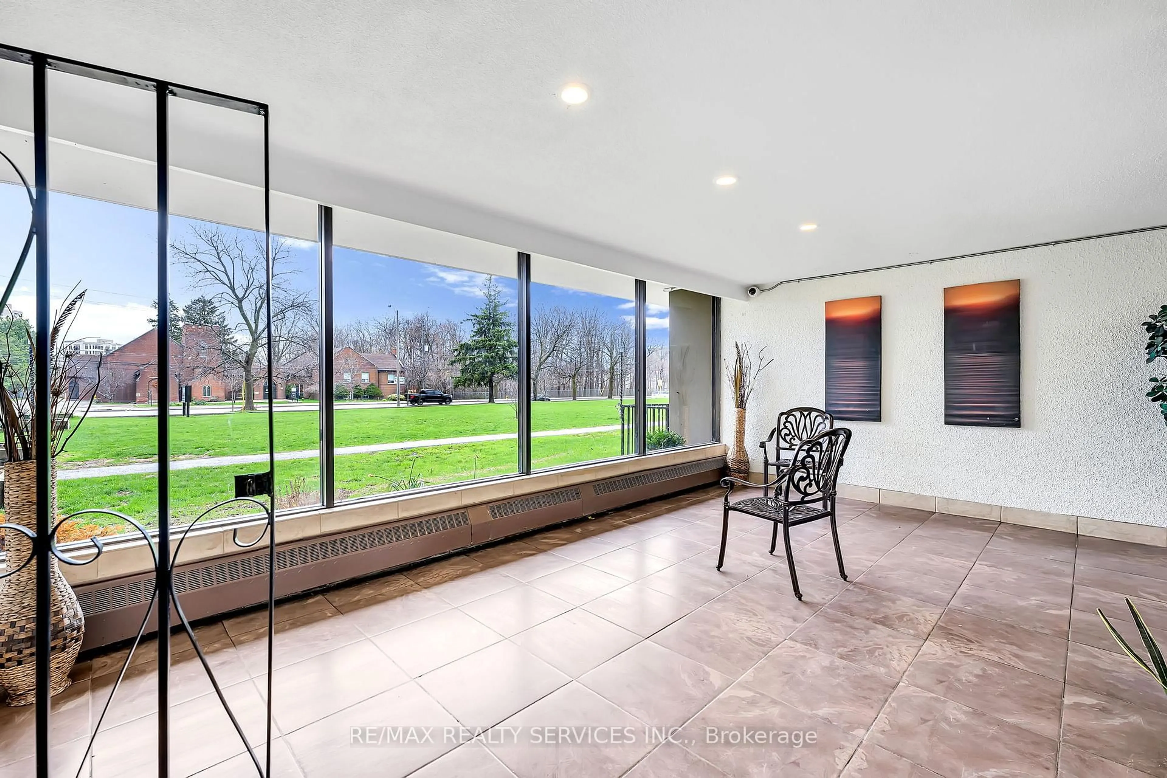 Indoor foyer for 180 Markham Rd #1701, Toronto Ontario M1M 2Z9