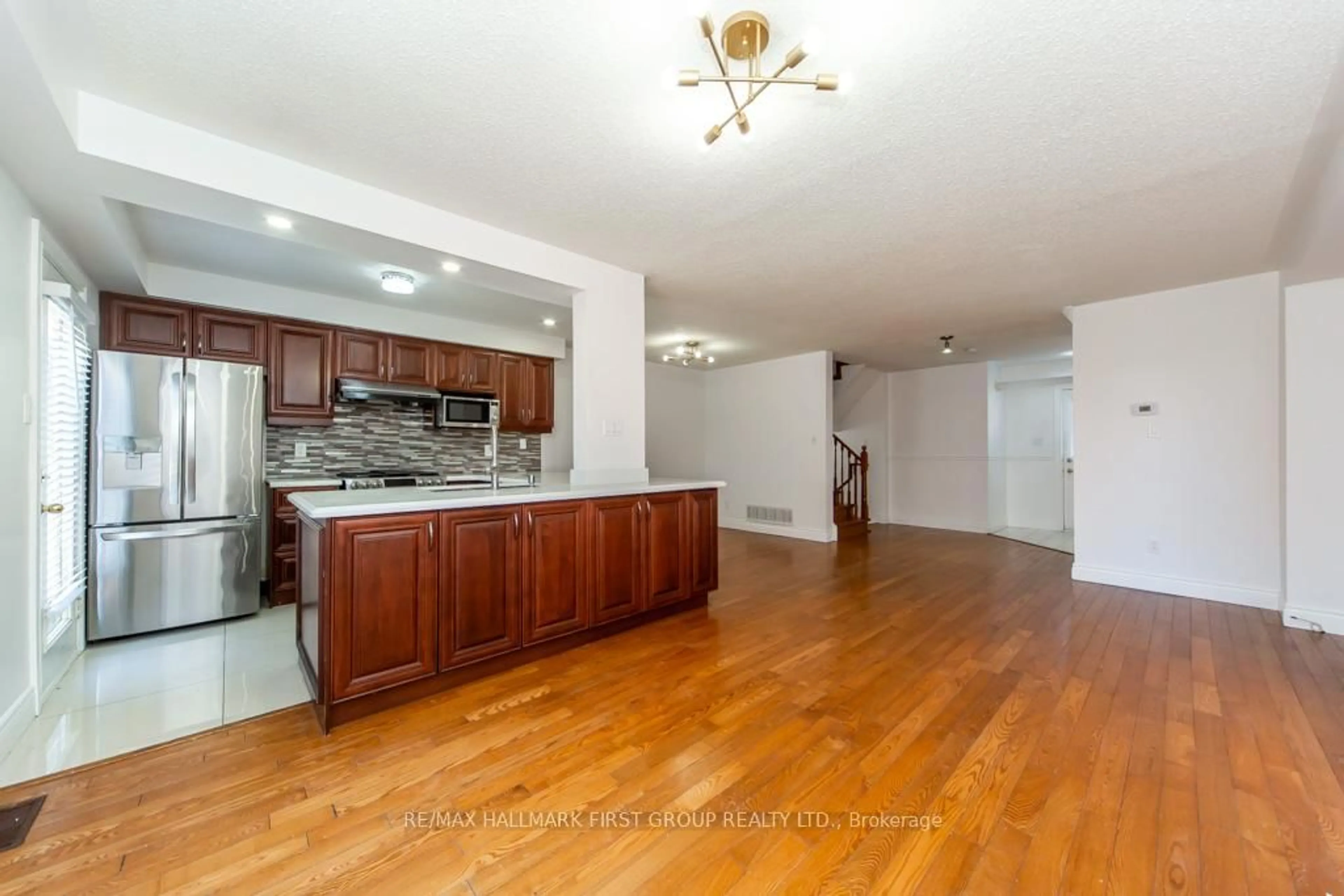 Open concept kitchen, wood/laminate floor for 1513 Fieldgate Dr, Oshawa Ontario L1K 2L6
