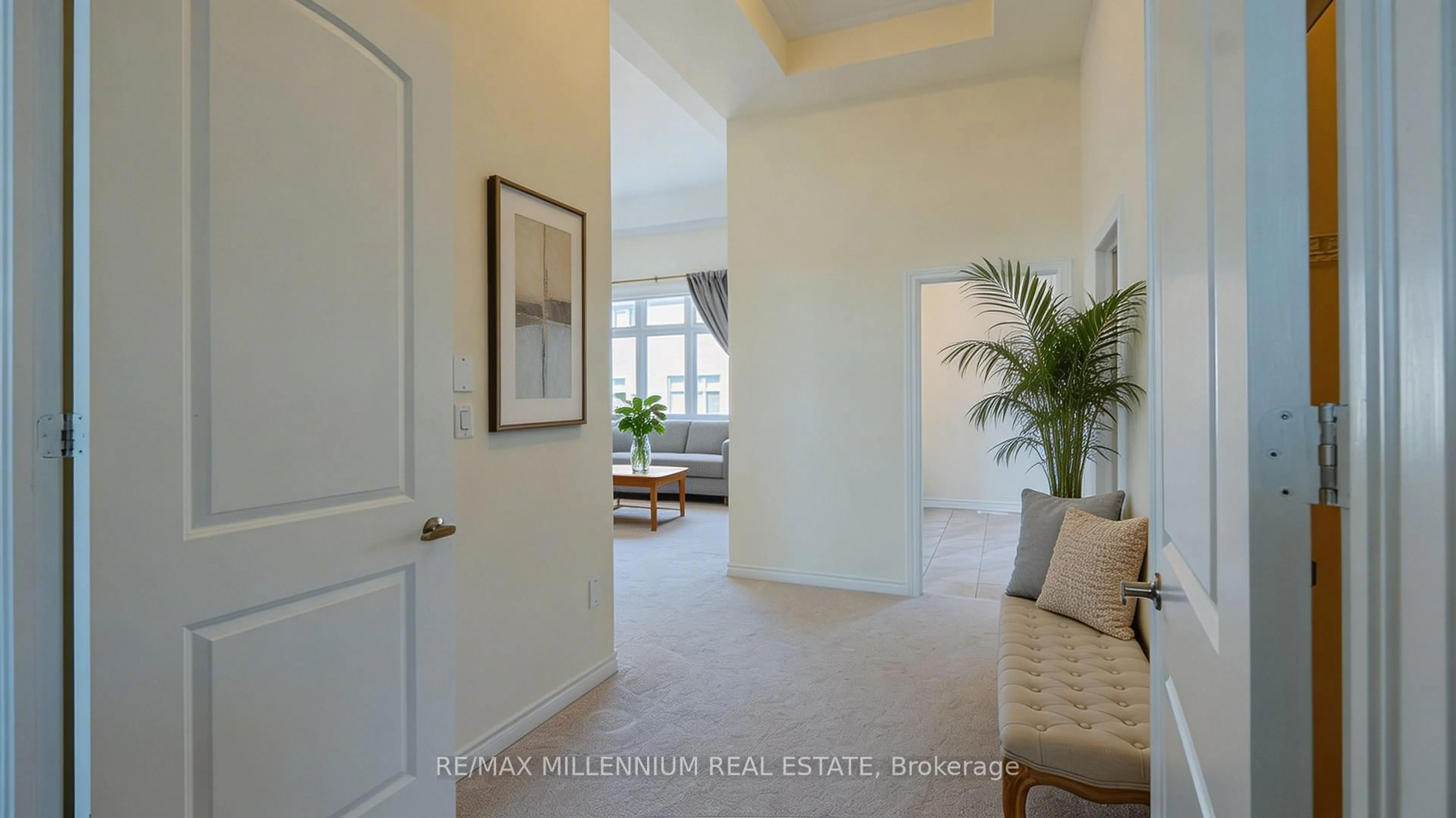 Indoor entryway for 1210 Plymouth Dr, Oshawa Ontario L1L 0T4