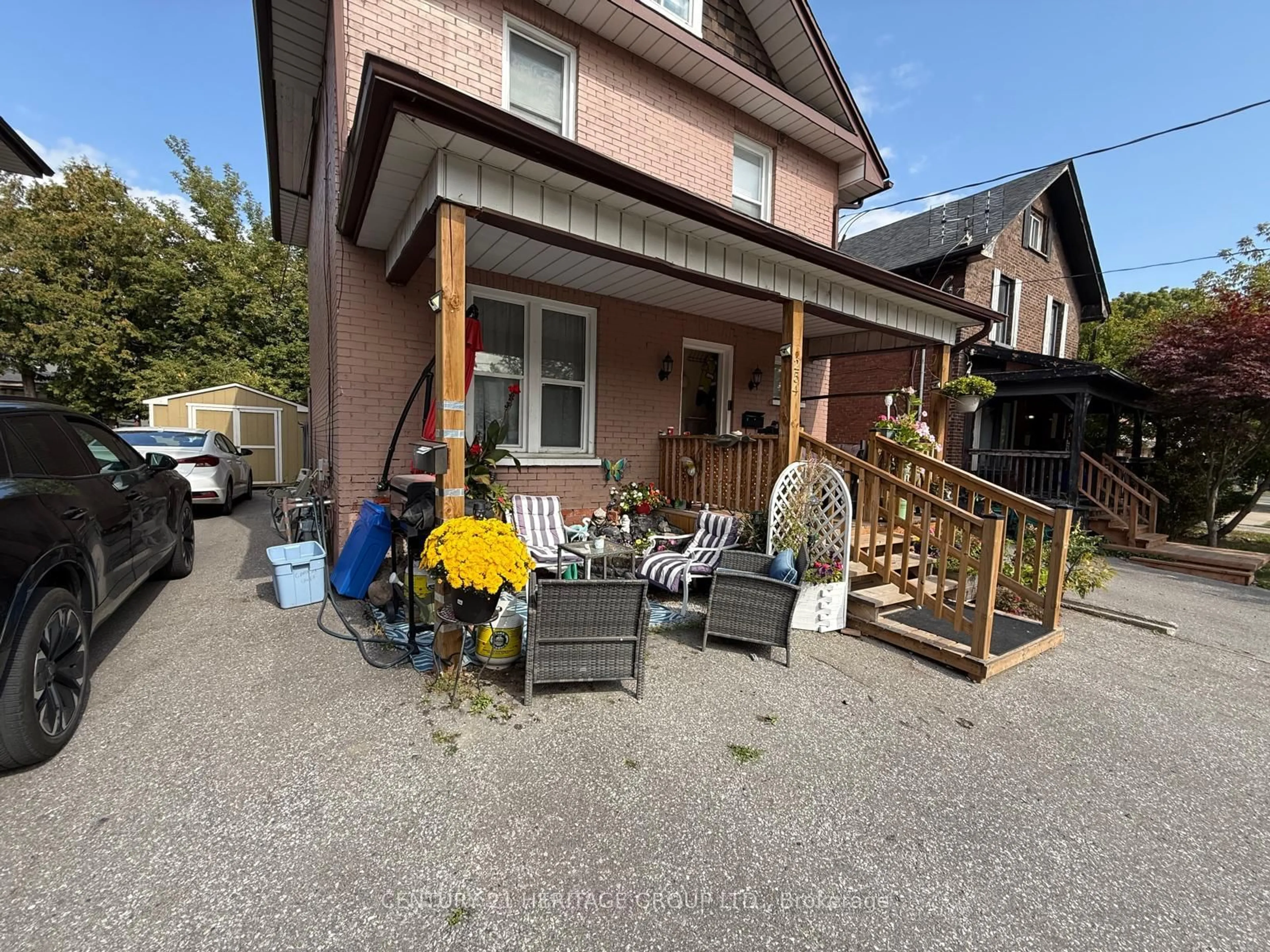 Patio, street for 254 Bruce St, Oshawa Ontario L1H 1R5