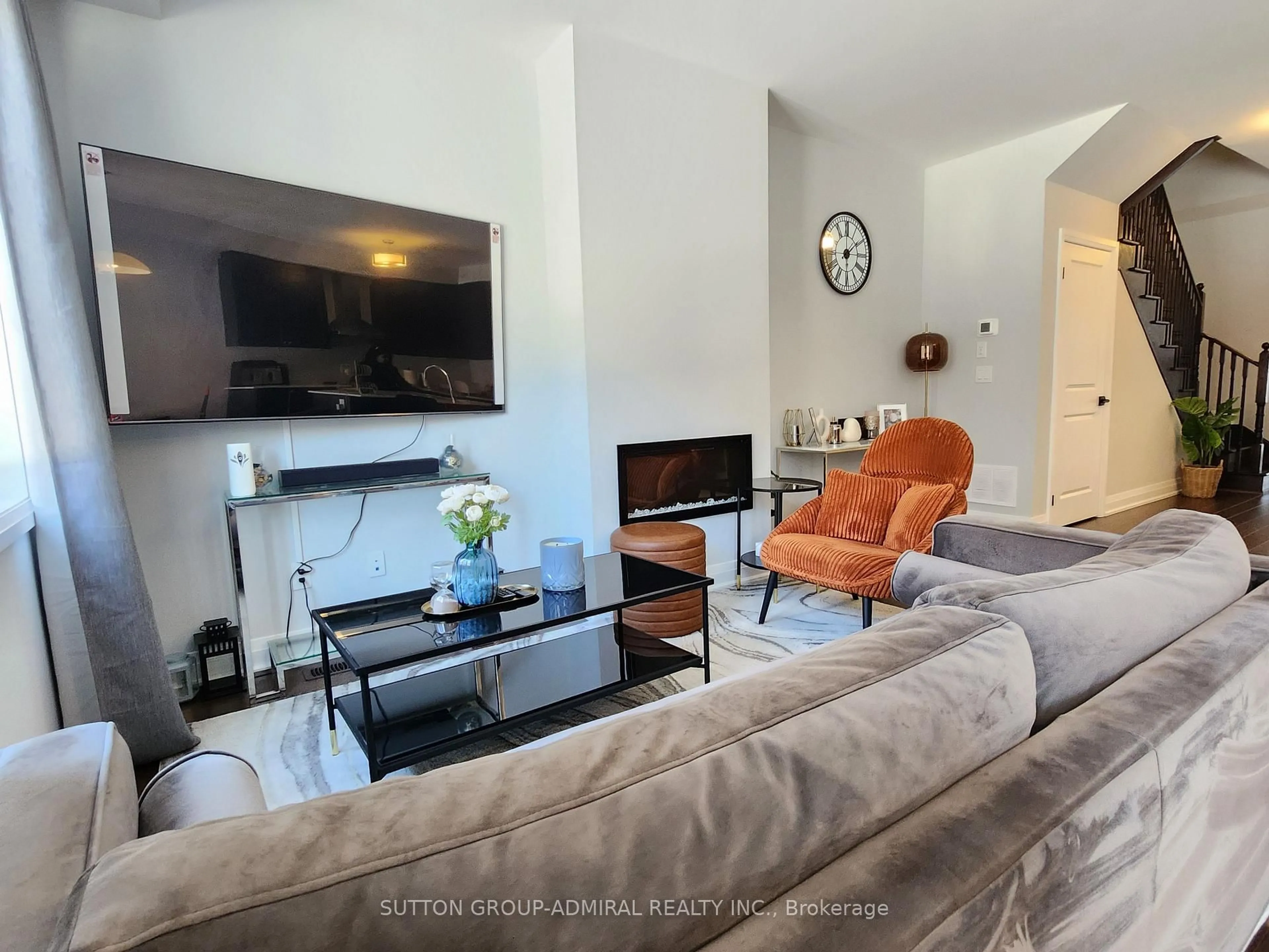 Living room with furniture, unknown for 984 Crowsnest Hllw, Pickering Ontario L1X 0P4