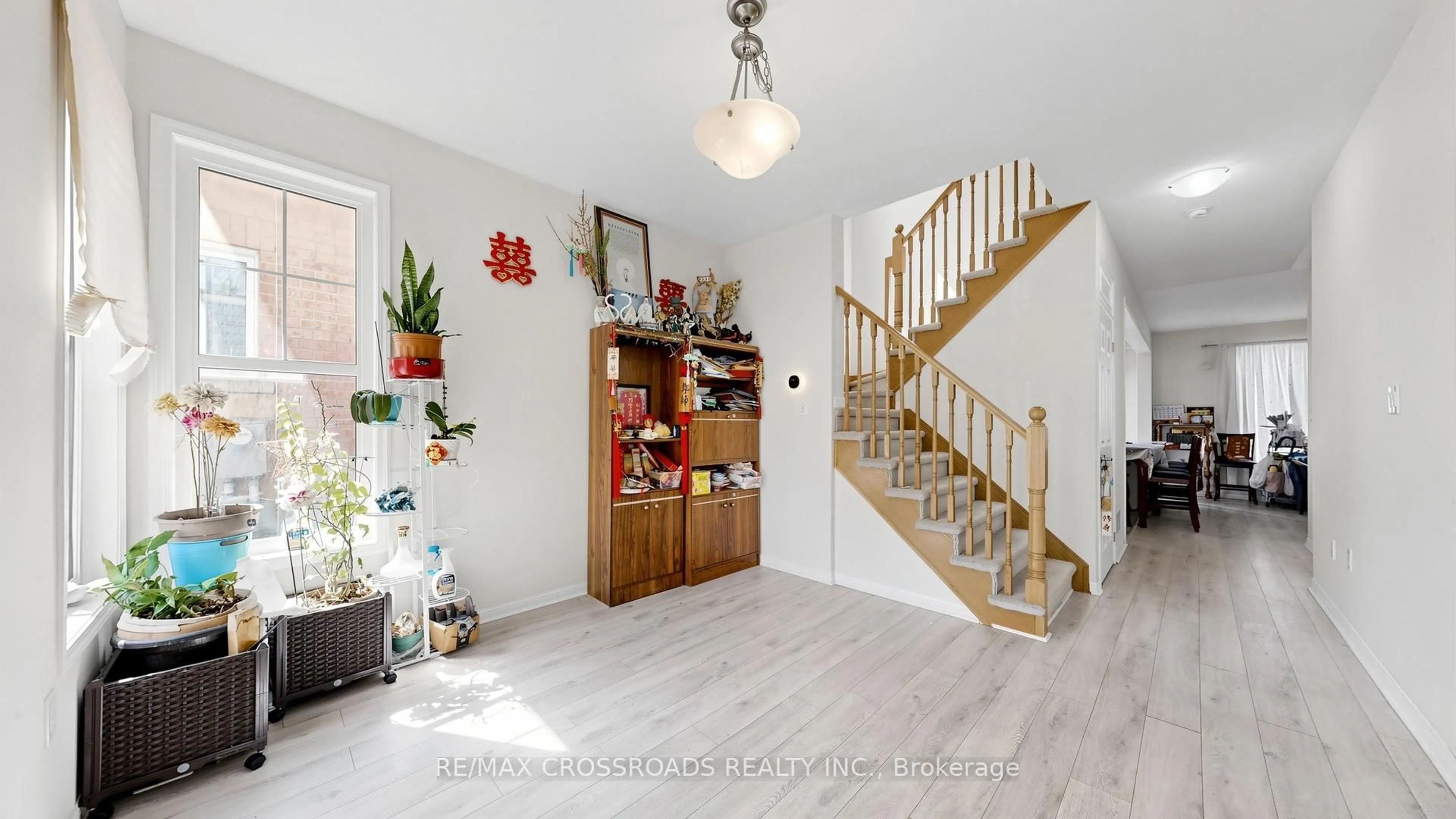 Indoor entryway for 1754 Hayden Lane, Pickering Ontario L1X 0A9