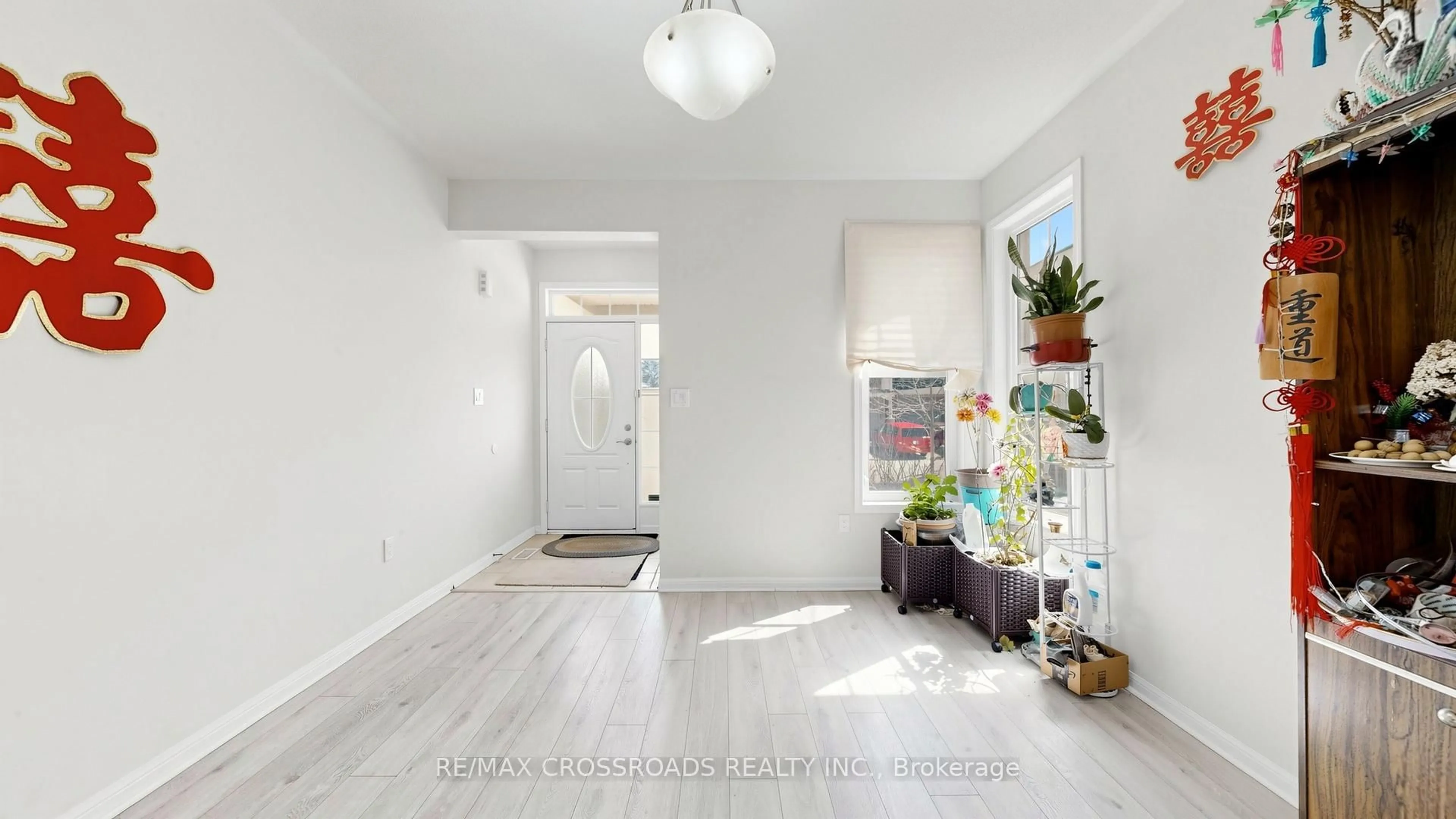 Indoor entryway for 1754 Hayden Lane, Pickering Ontario L1X 0A9