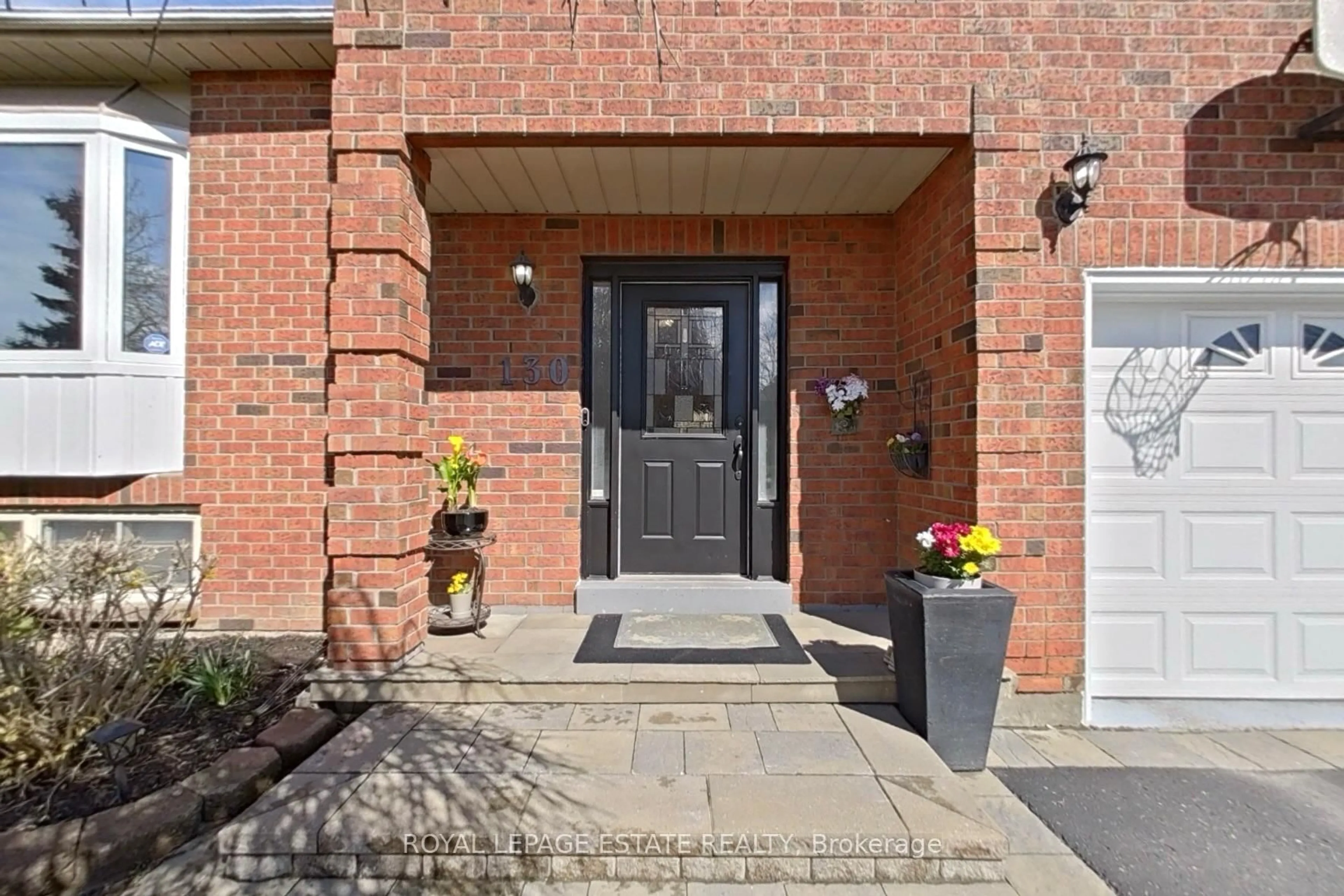 Indoor entryway for 130 William Stephenson Dr, Whitby Ontario L1N 8V1