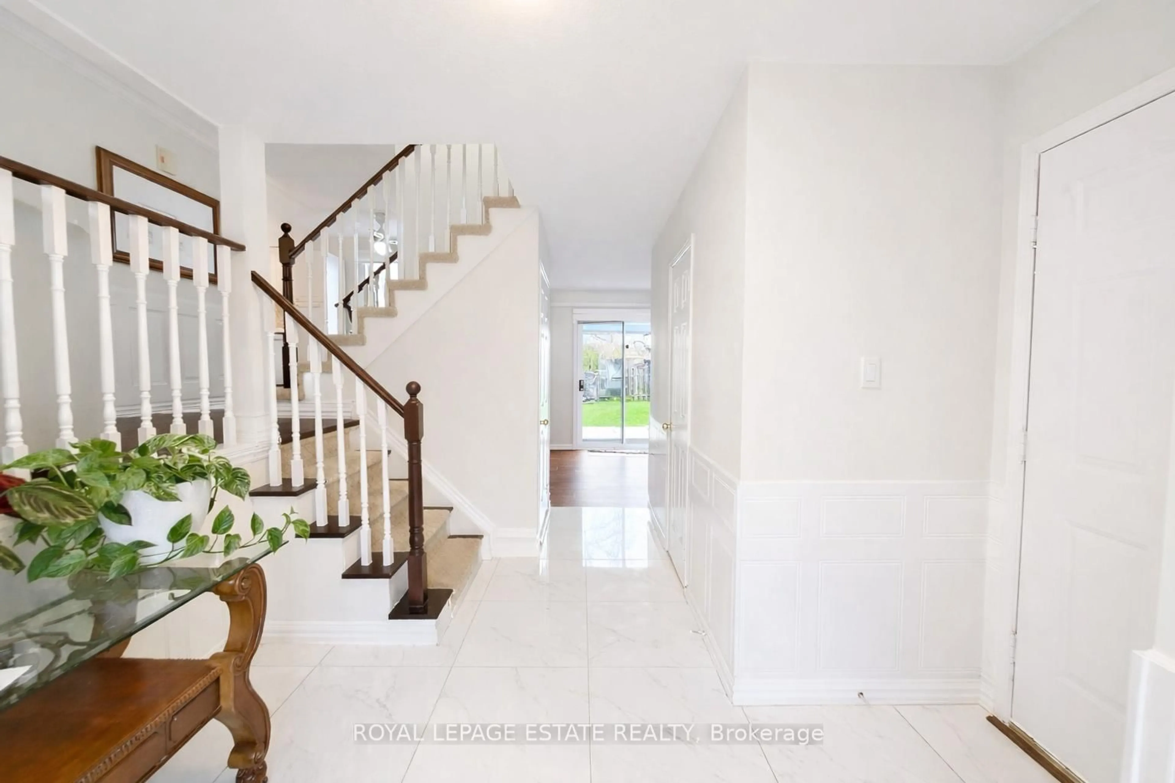 Indoor foyer for 130 William Stephenson Dr, Whitby Ontario L1N 8V1