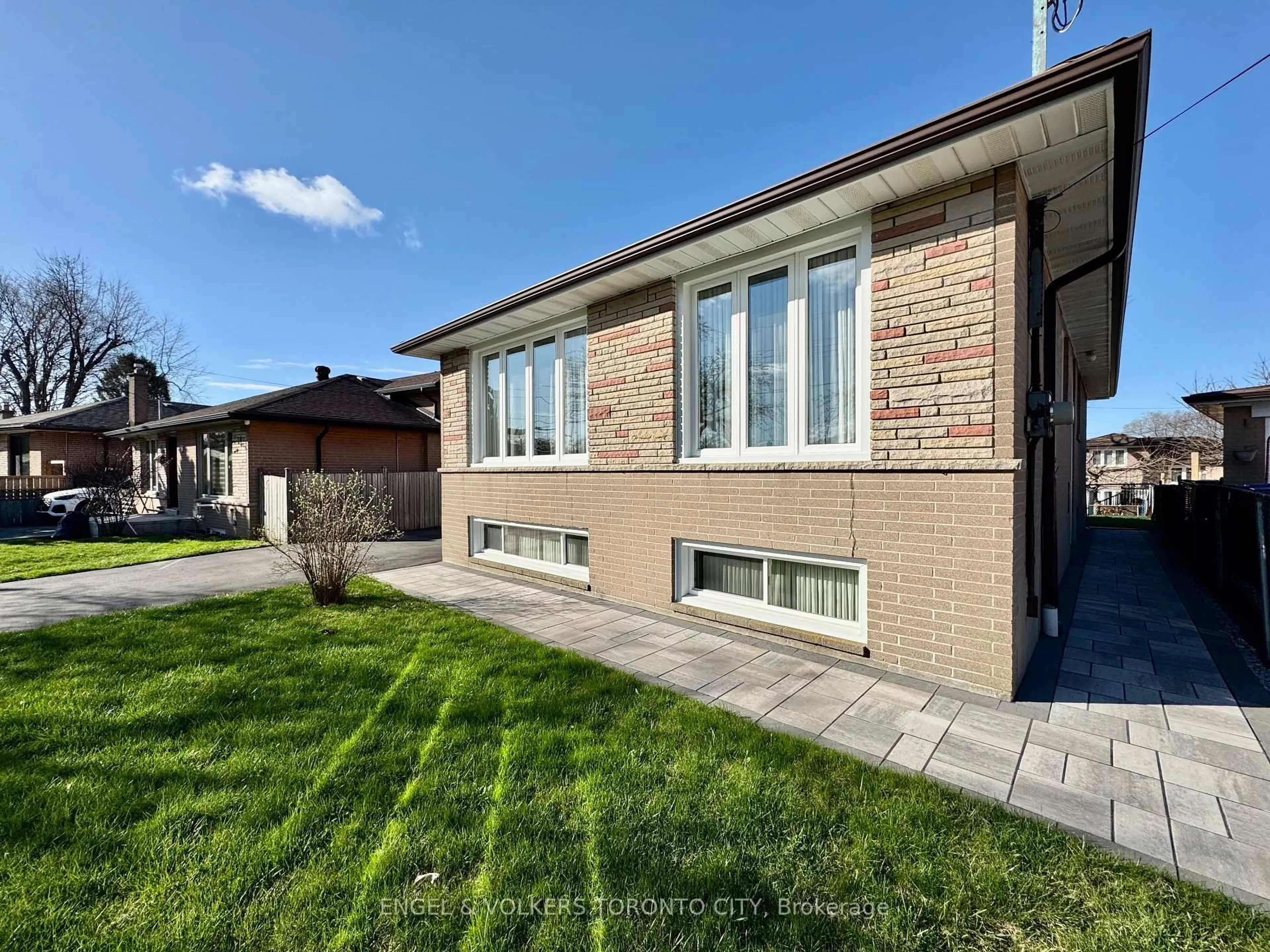 Home with brick exterior material, street for 18 Willsteven Dr, Toronto Ontario M1G 1C4