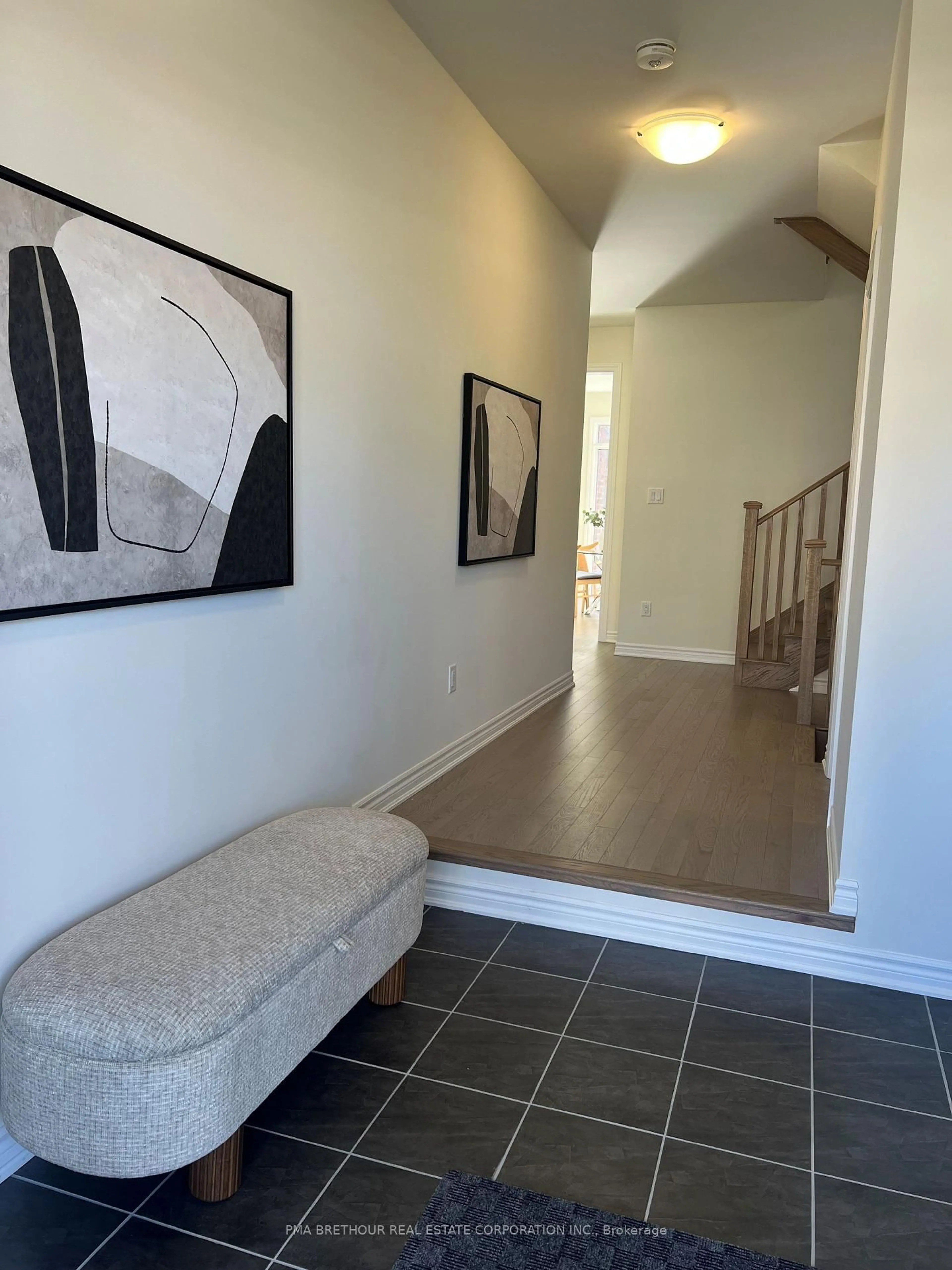Indoor entryway for 6 Forestlane Way, Scugog Ontario L9L 0B2