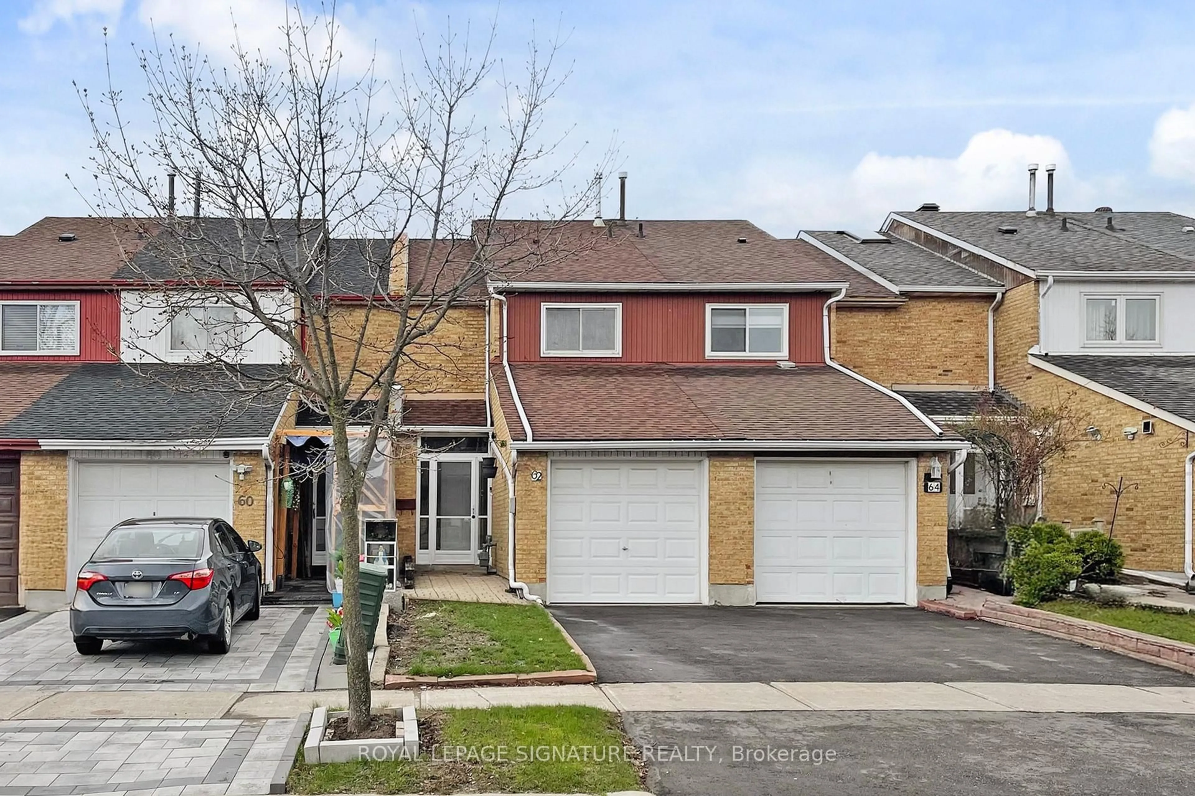 A pic from outside/outdoor area/front of a property/back of a property/a pic from drone, street for 62 Valdor Dr, Toronto Ontario M1V 1R4