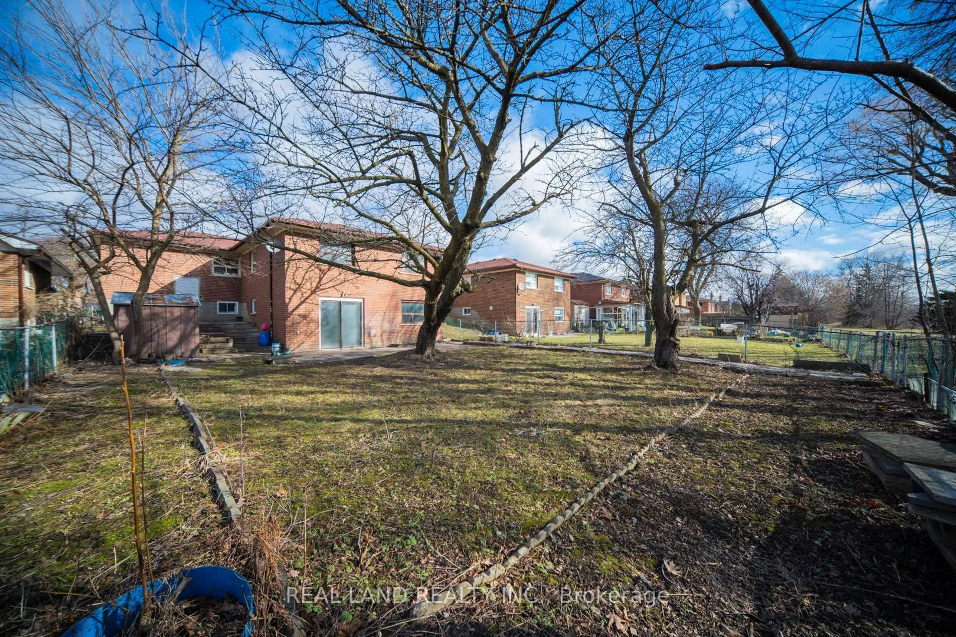 A pic from outside/outdoor area/front of a property/back of a property/a pic from drone, building for 1153 Huntingwood Dr, Toronto Ontario M1S 1K6