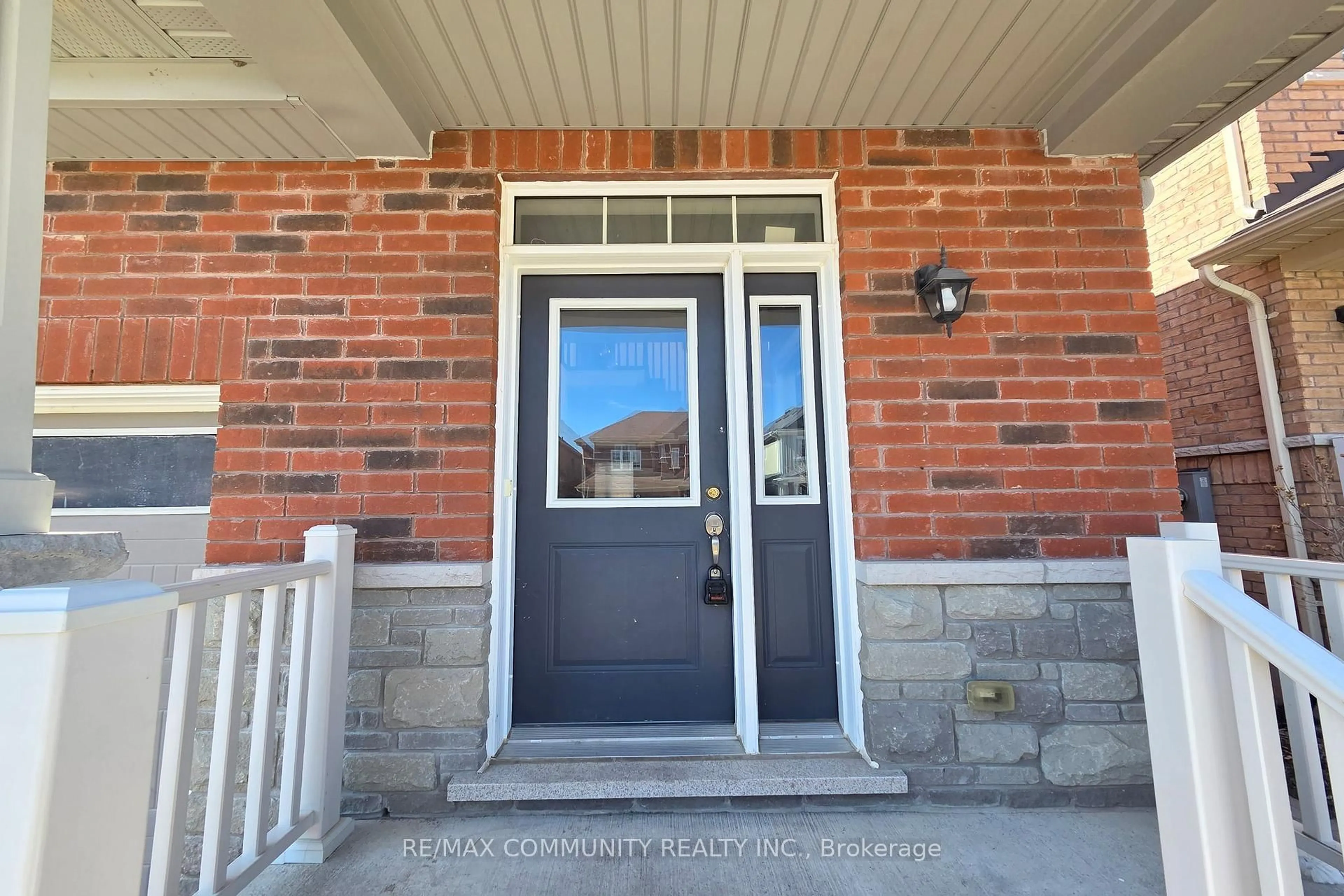 Indoor entryway for 293 Pimlico Dr, Oshawa Ontario L1H 7K4