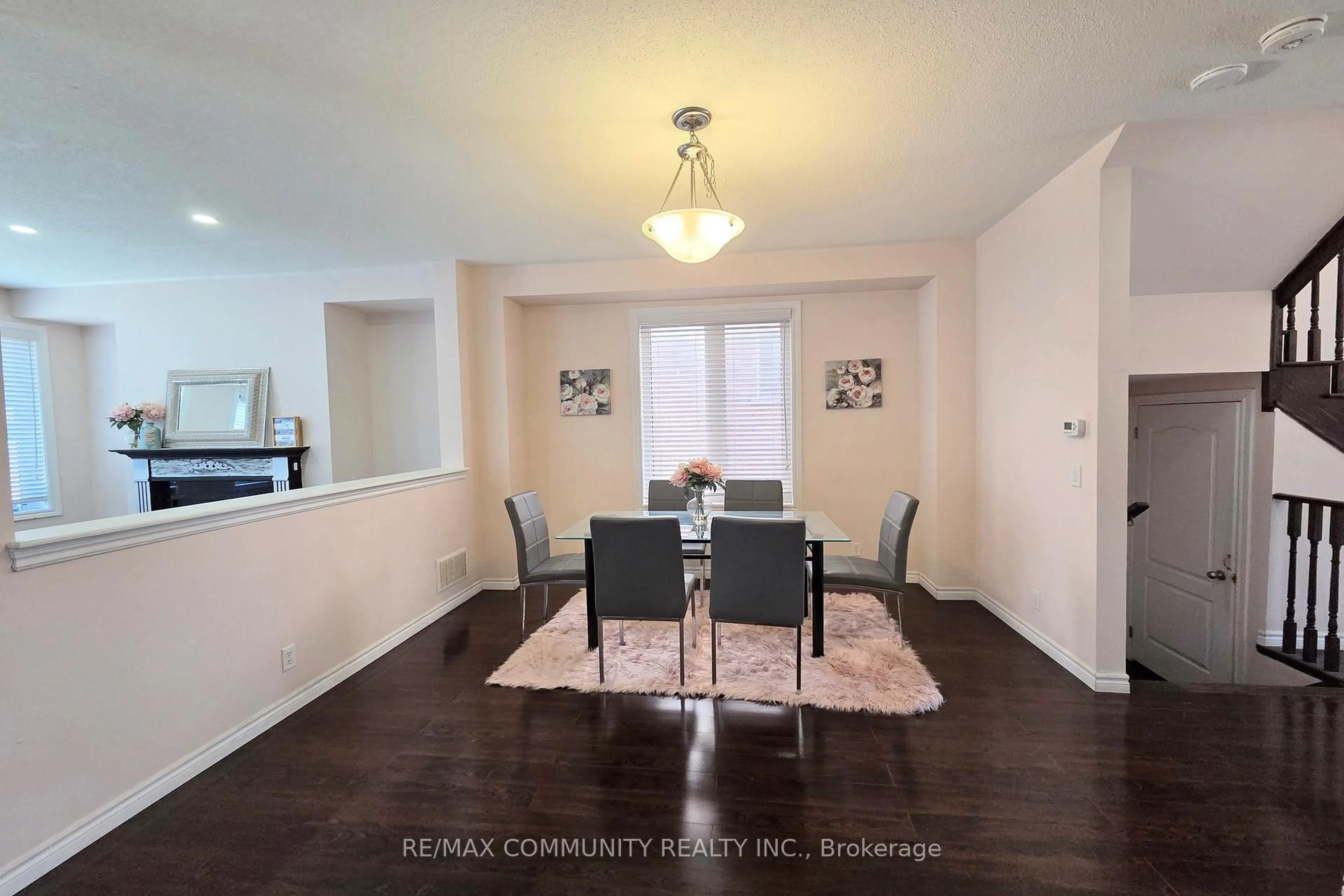 Dining room, wood/laminate floor for 293 Pimlico Dr, Oshawa Ontario L1H 7K4