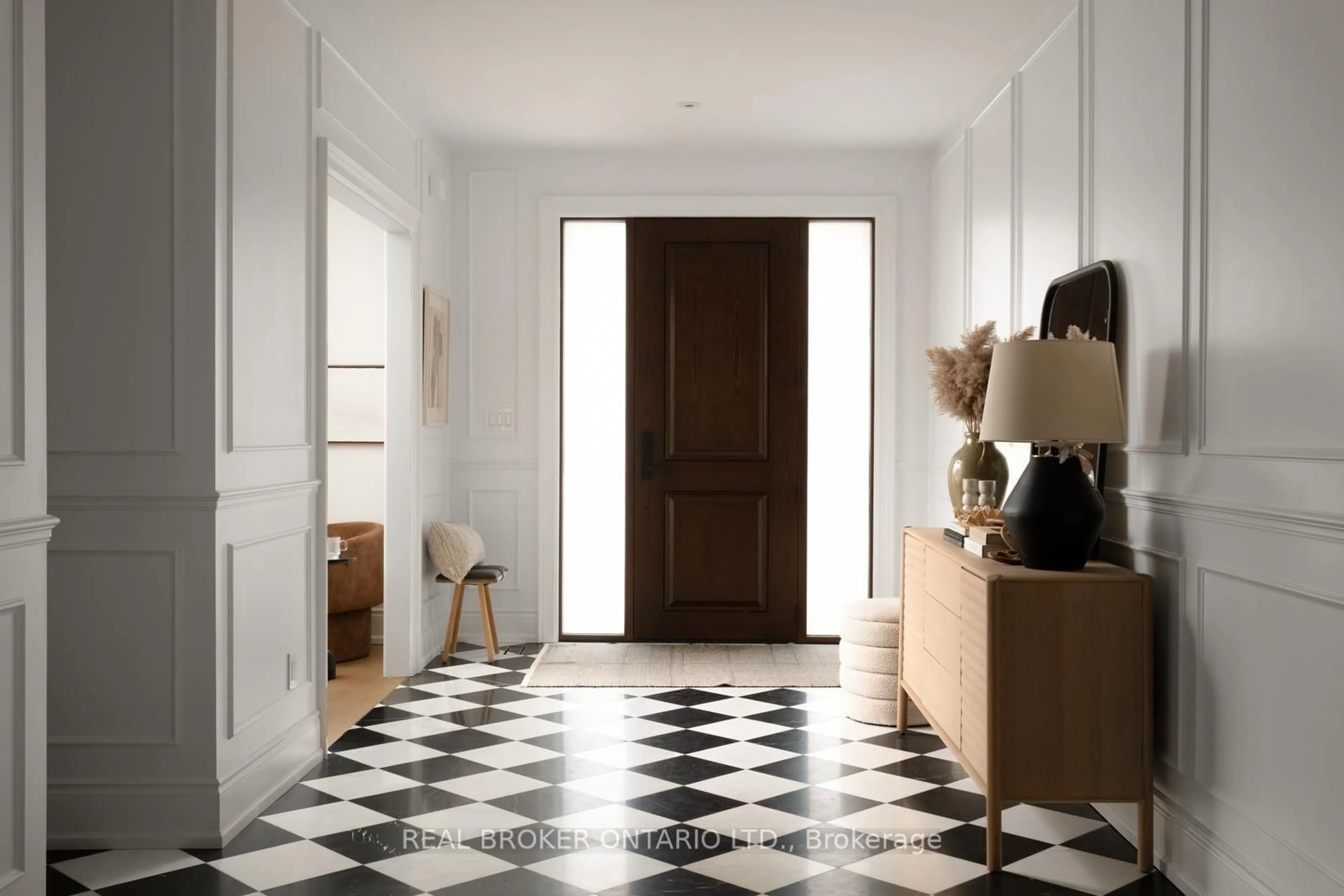 Indoor entryway for 16 Glenshaw Cres, Toronto Ontario M4B 2C9