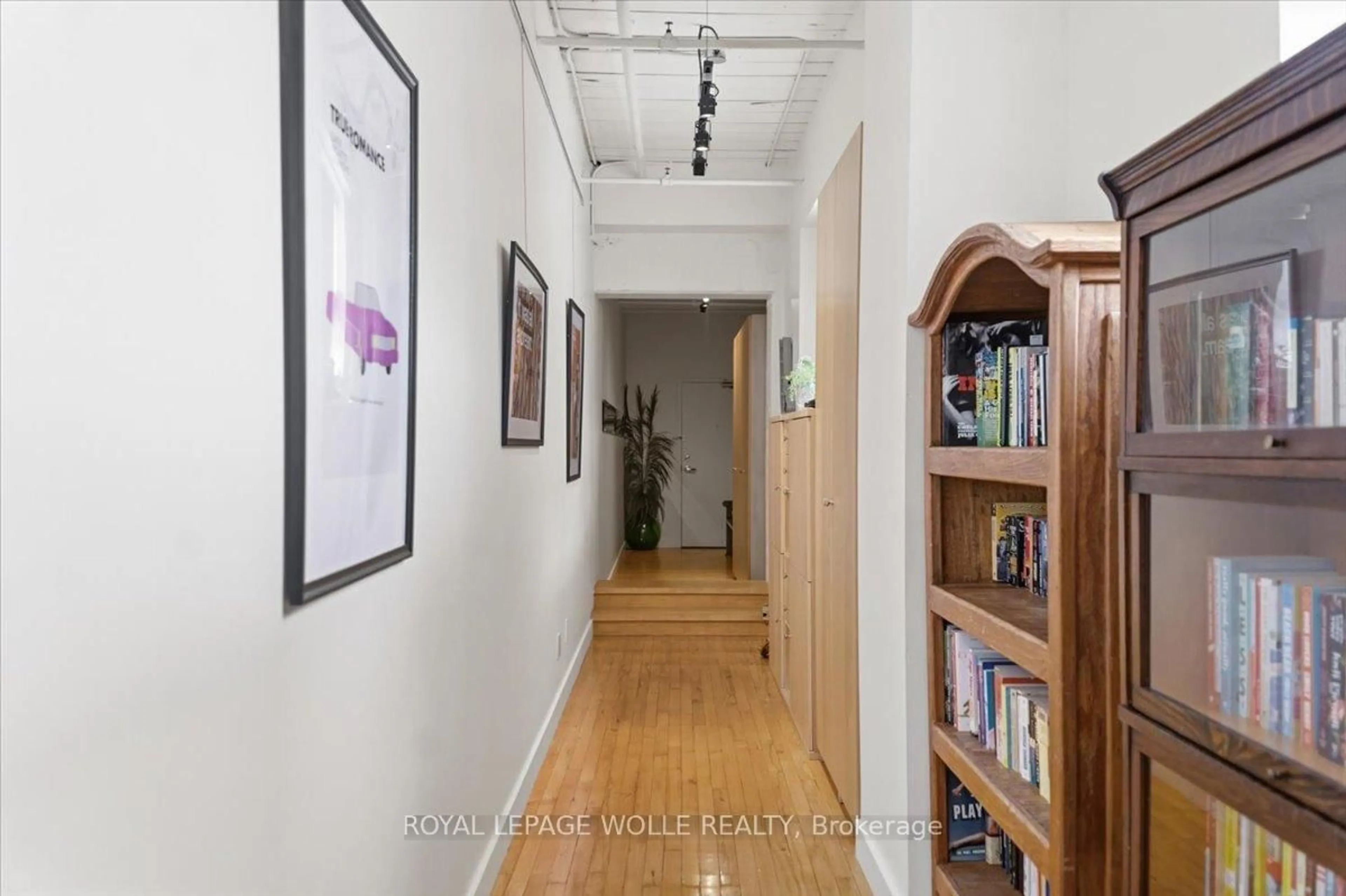 Indoor foyer for 326 Carlaw Ave #211, Toronto Ontario M4M 3N8